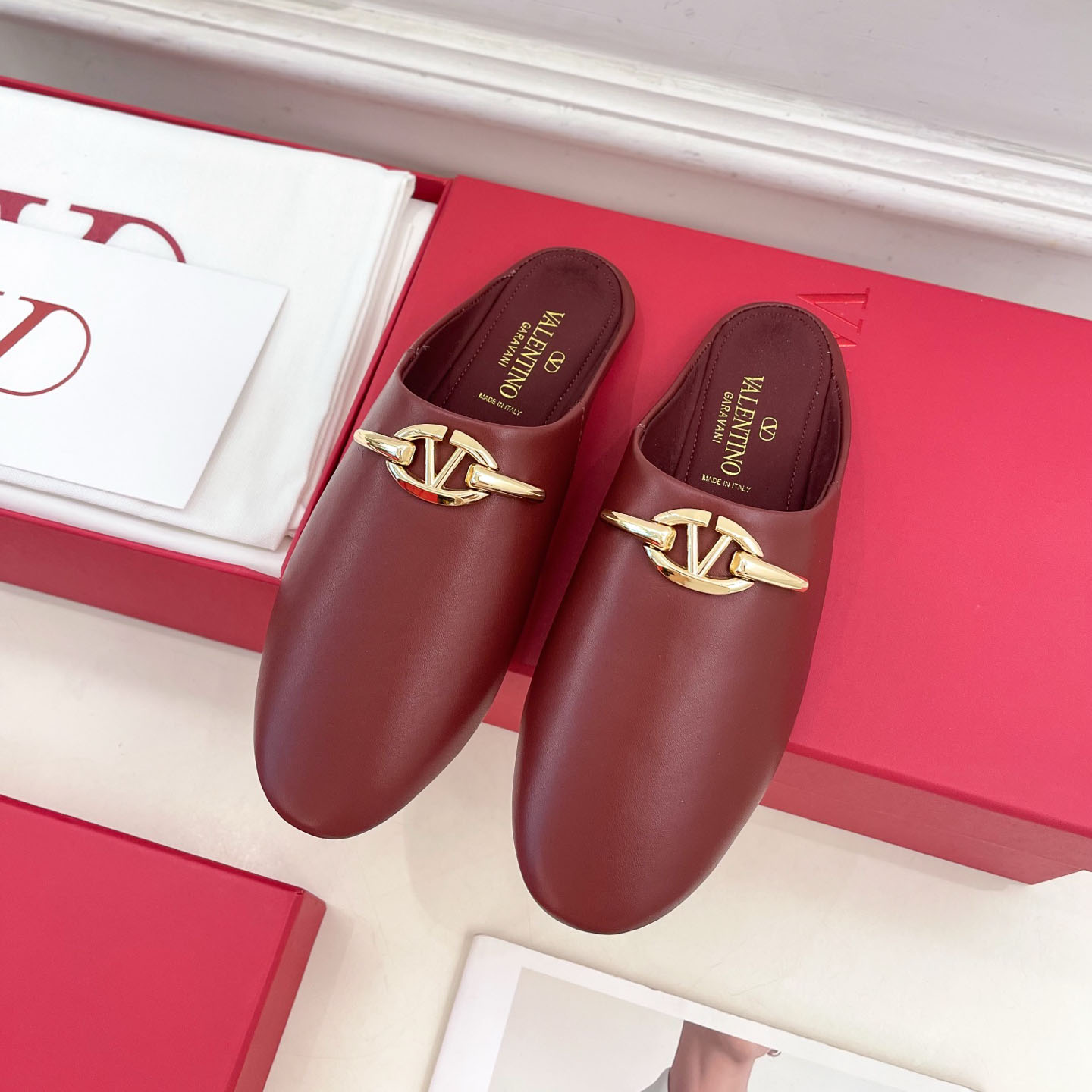 VT Roman Stud women's leather slide sandals MS250416