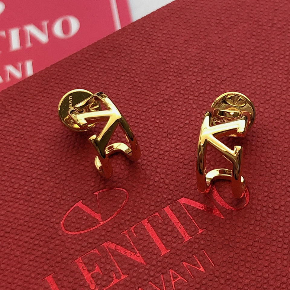 VT Exquisite C-Shaped Golden Earrings MS250423