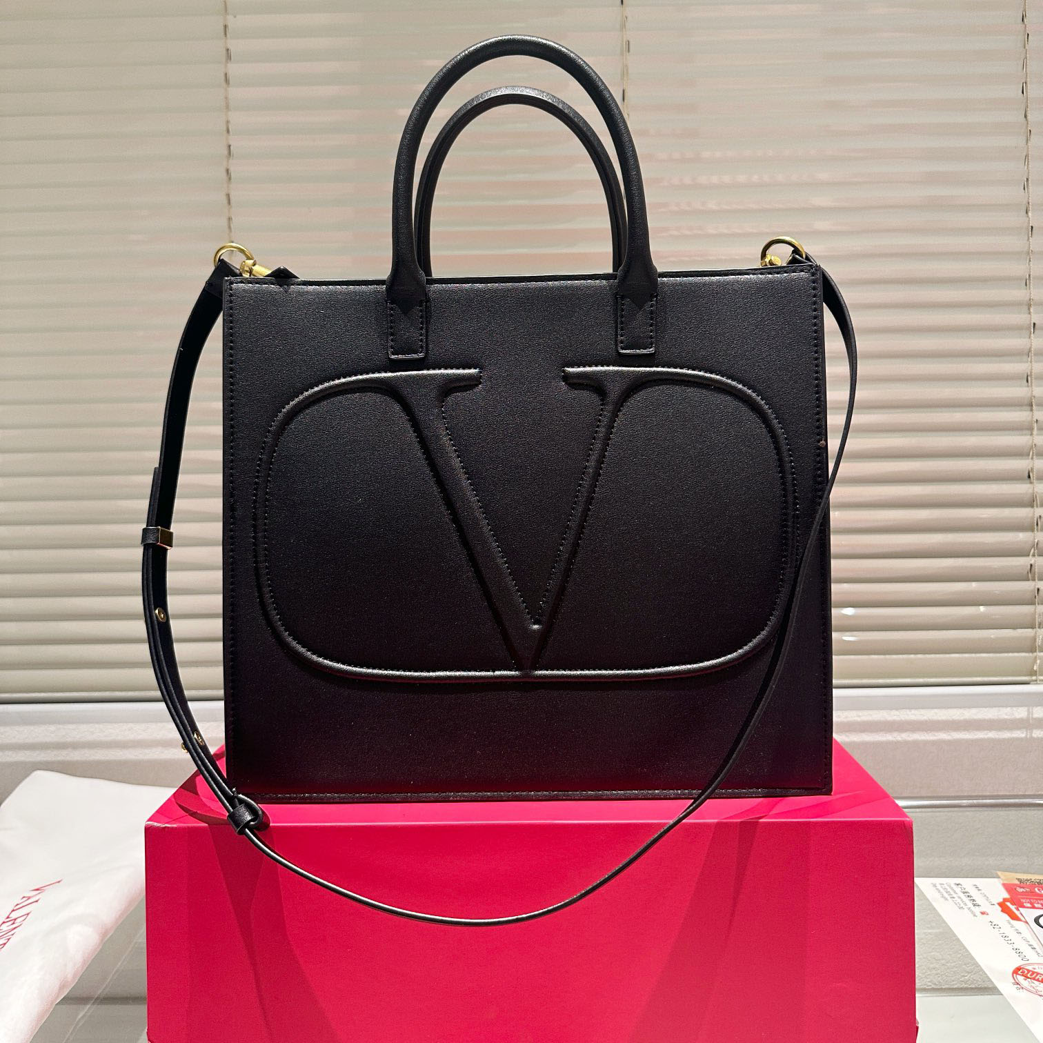 VT Classic Leather Tote GDJ250402