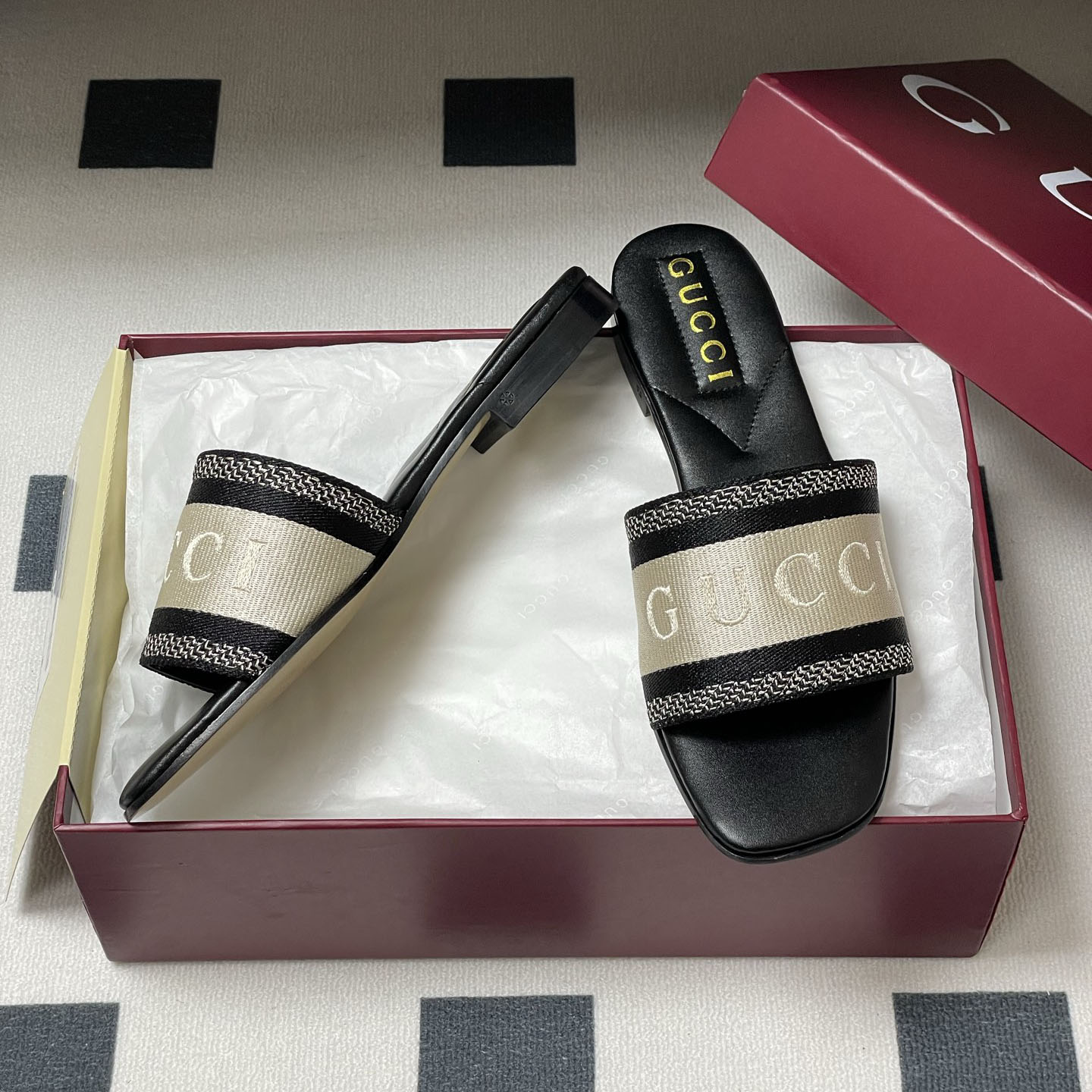 GG Women's Classic Flat Sandals GDJ250415