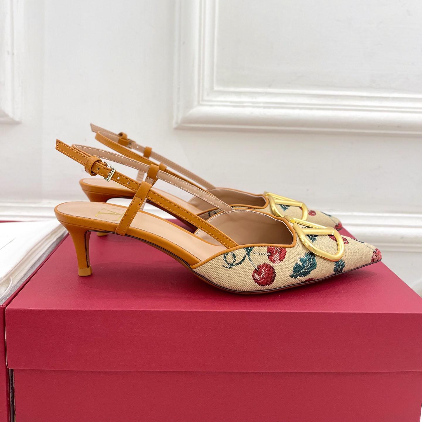 VT Cherry Jacquard Pointed Toe Pumps GDJ250412