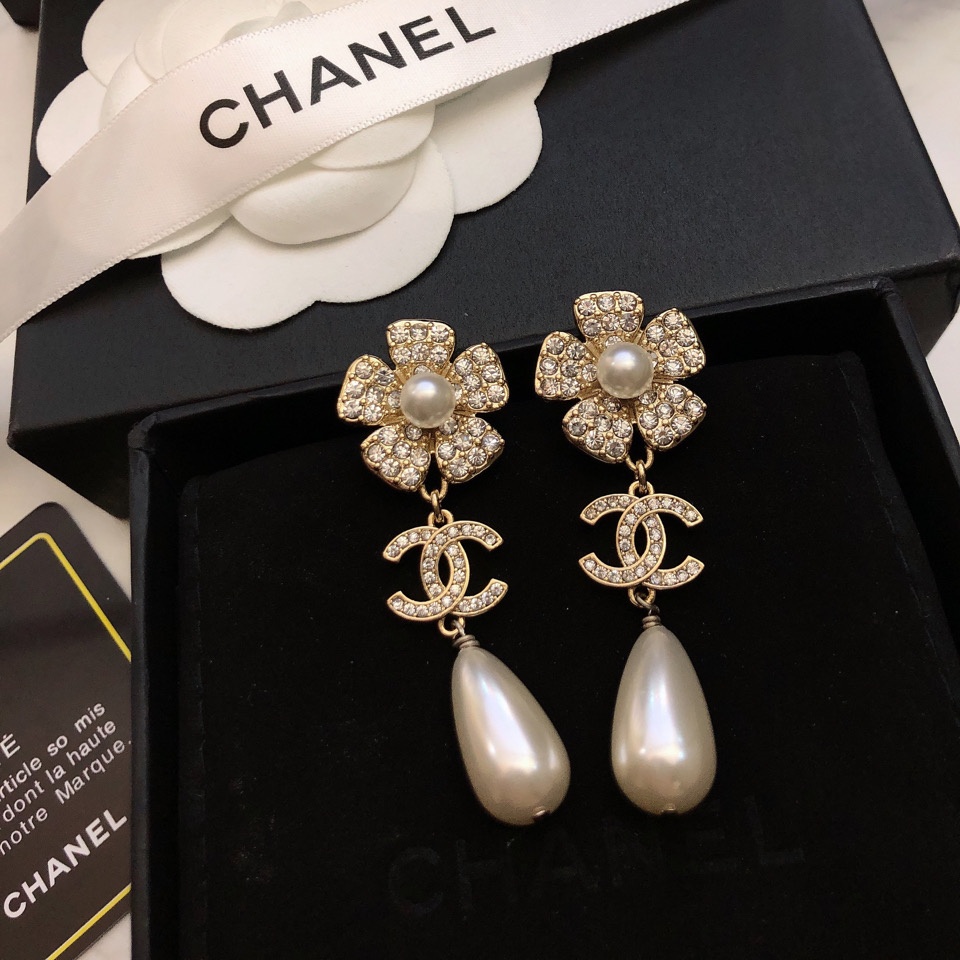 CH Vintage Camellia Drop Pearl Earrings YV24060129