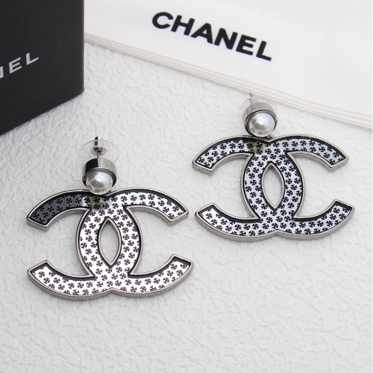 CH  Silver and black double C painted snowflake earrings YV24060125