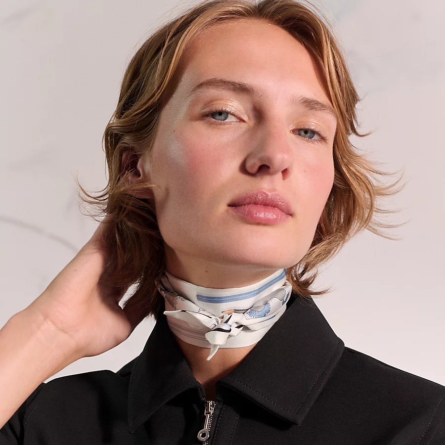 HM A Vos Crayons et Carre Libre Twilly silk scarf  YV24060108