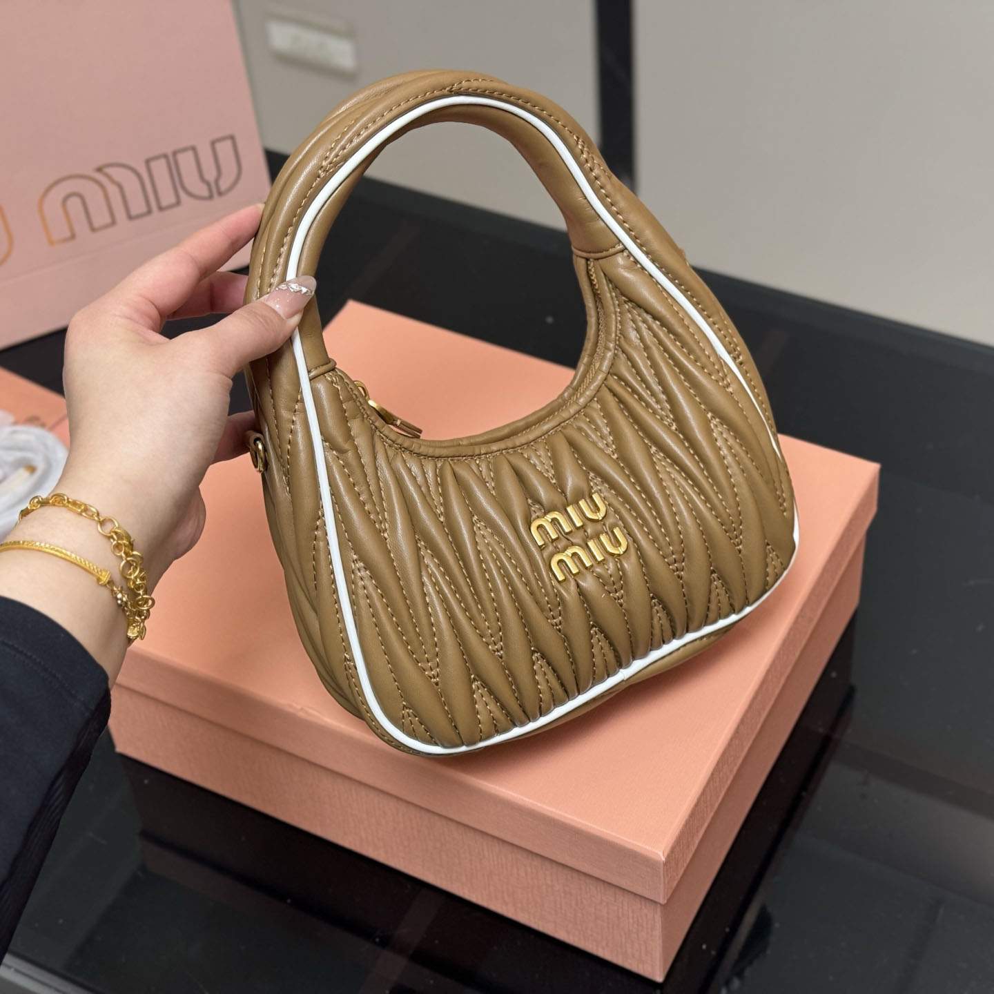 Miu Wander Bag WXR250436