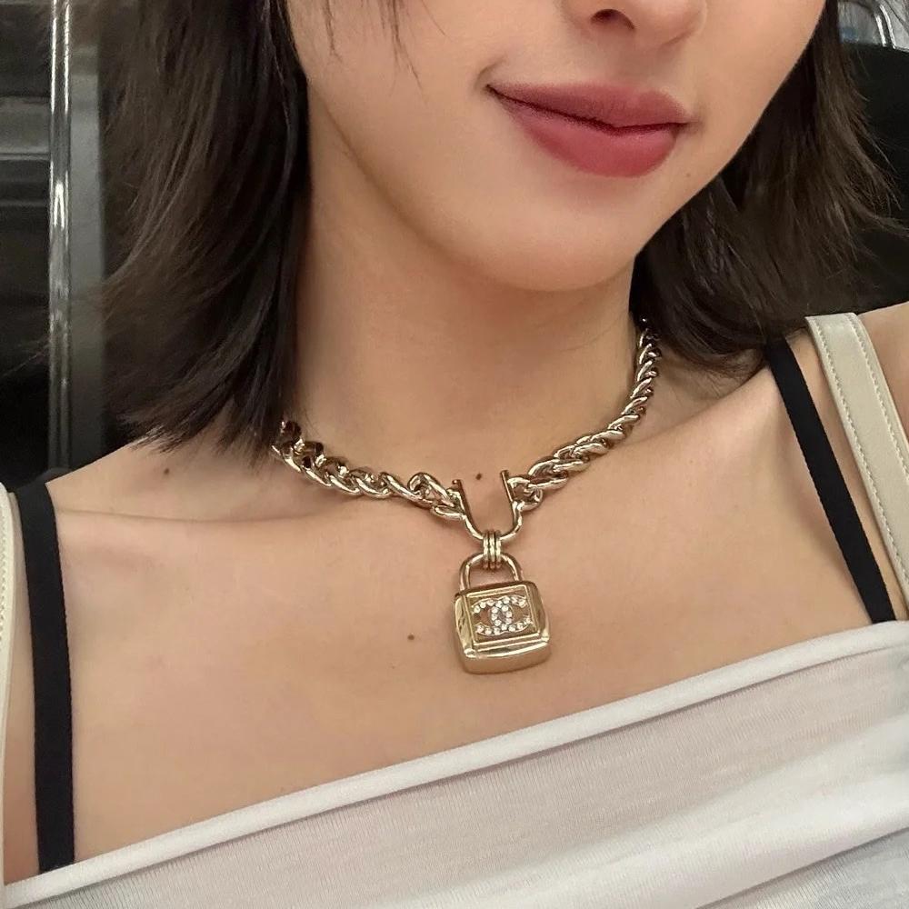 CH Unisex Classic Double C Lock-Shaped Necklace YV24060209