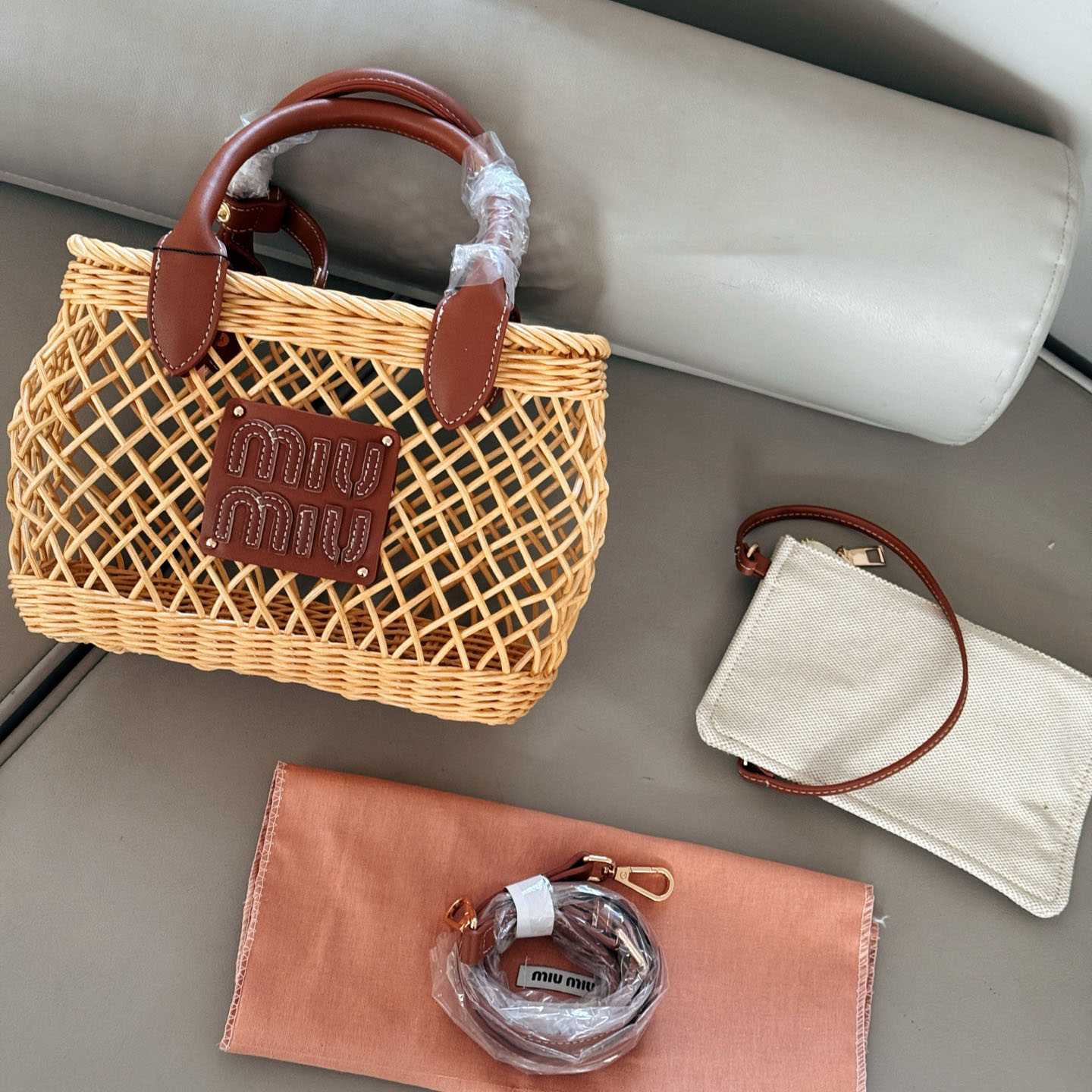 Miu Summer Woven Tote WXR250426