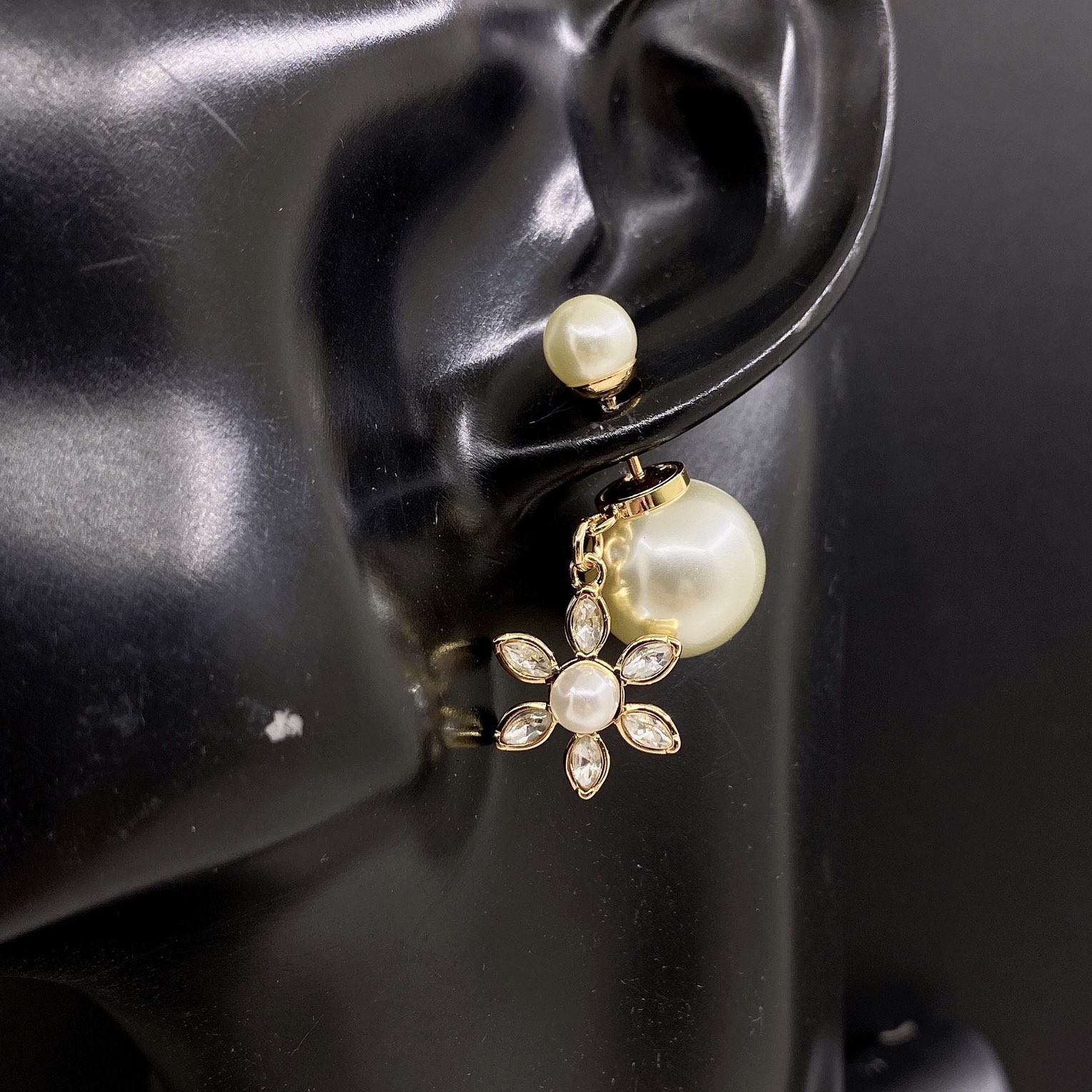 CD Pearls of Different Sizes Golden flower earrings YV24060238