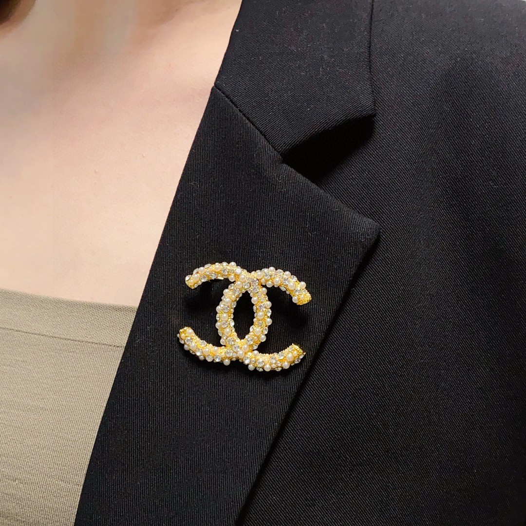 CH New style pearls studded with diamonds Brooch YV24060307