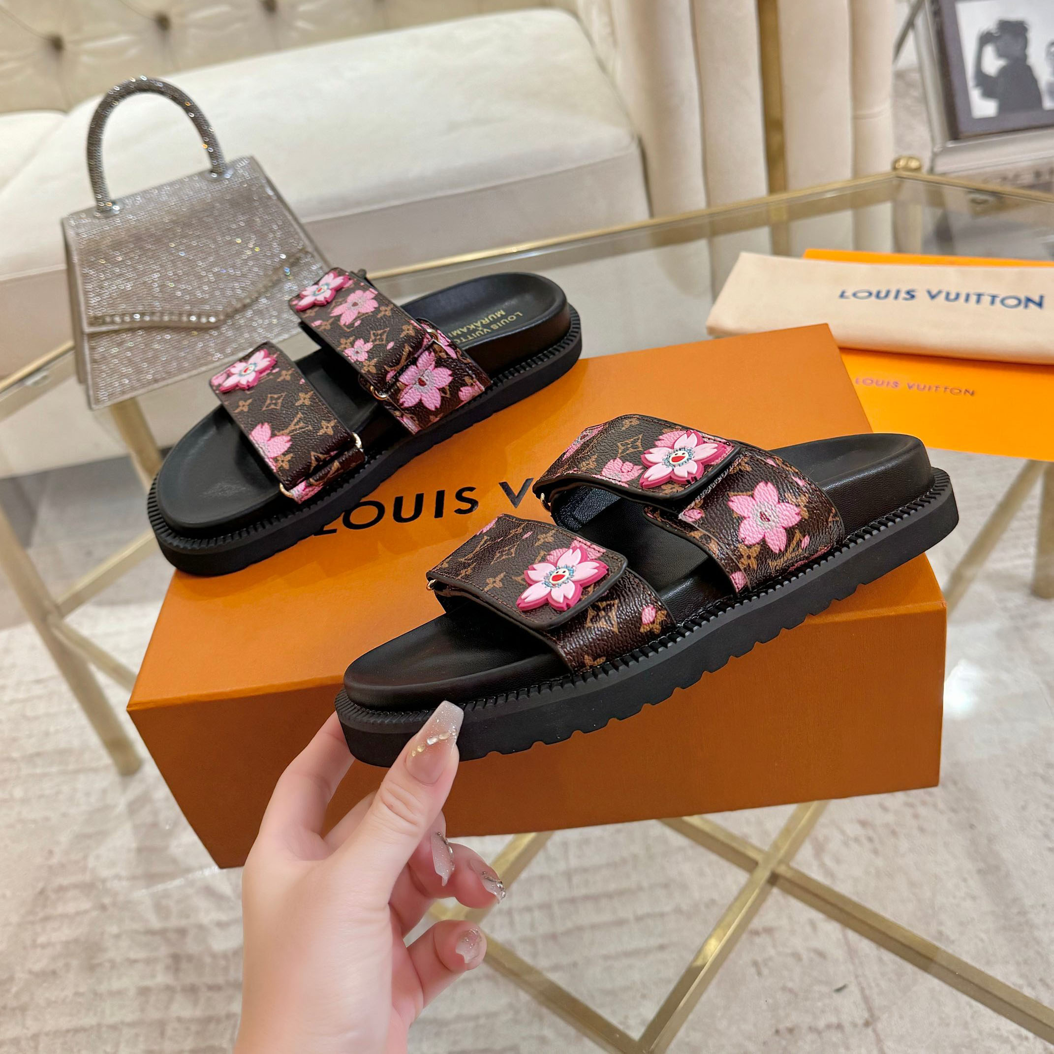 LV Collaborative Fashionable Women's Sandals FH250558