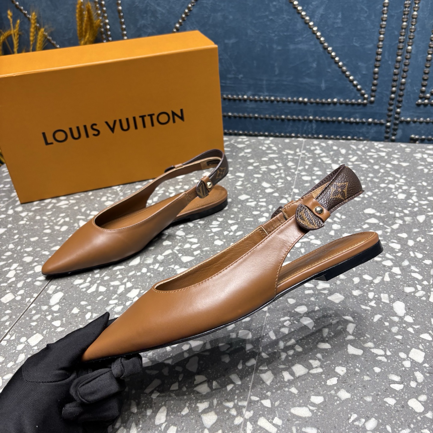 LV Chic Women's Flat Sandals FH250540