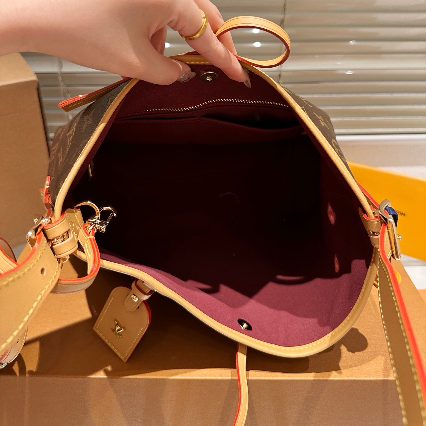 LV  (In-Store Benefit Items)Classic Monogram Carryall PM YV24060407