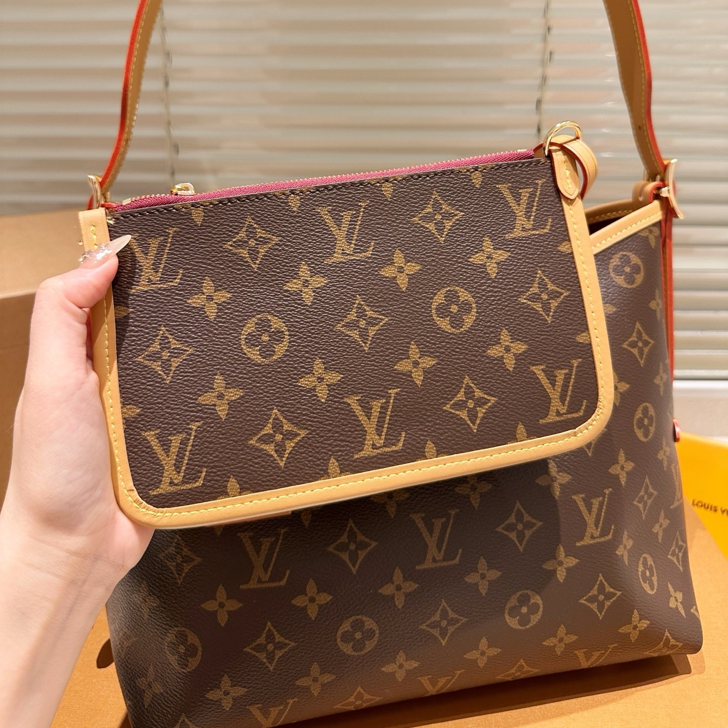 LV  (In-Store Benefit Items)Classic Monogram Carryall PM YV24060407