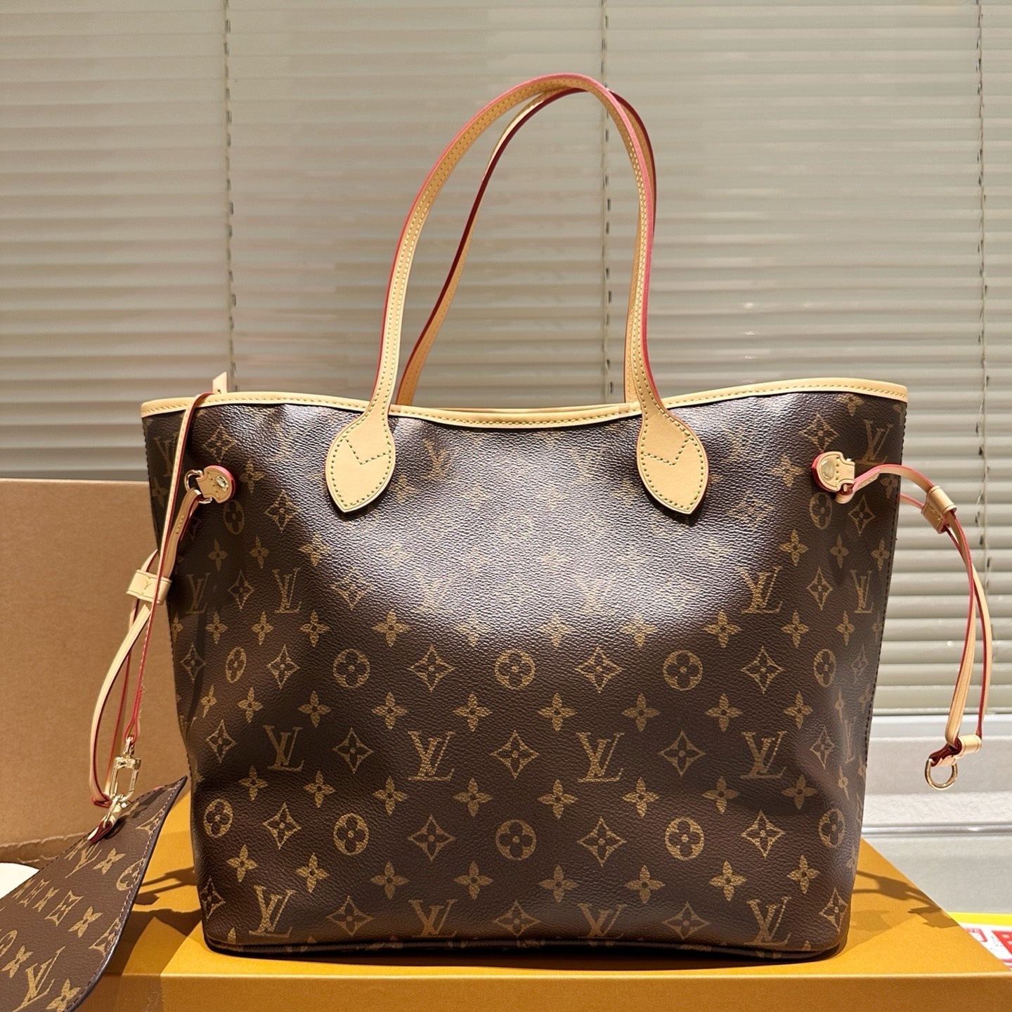 LV  Classic Monogram Neverfull MM medium YV24060408