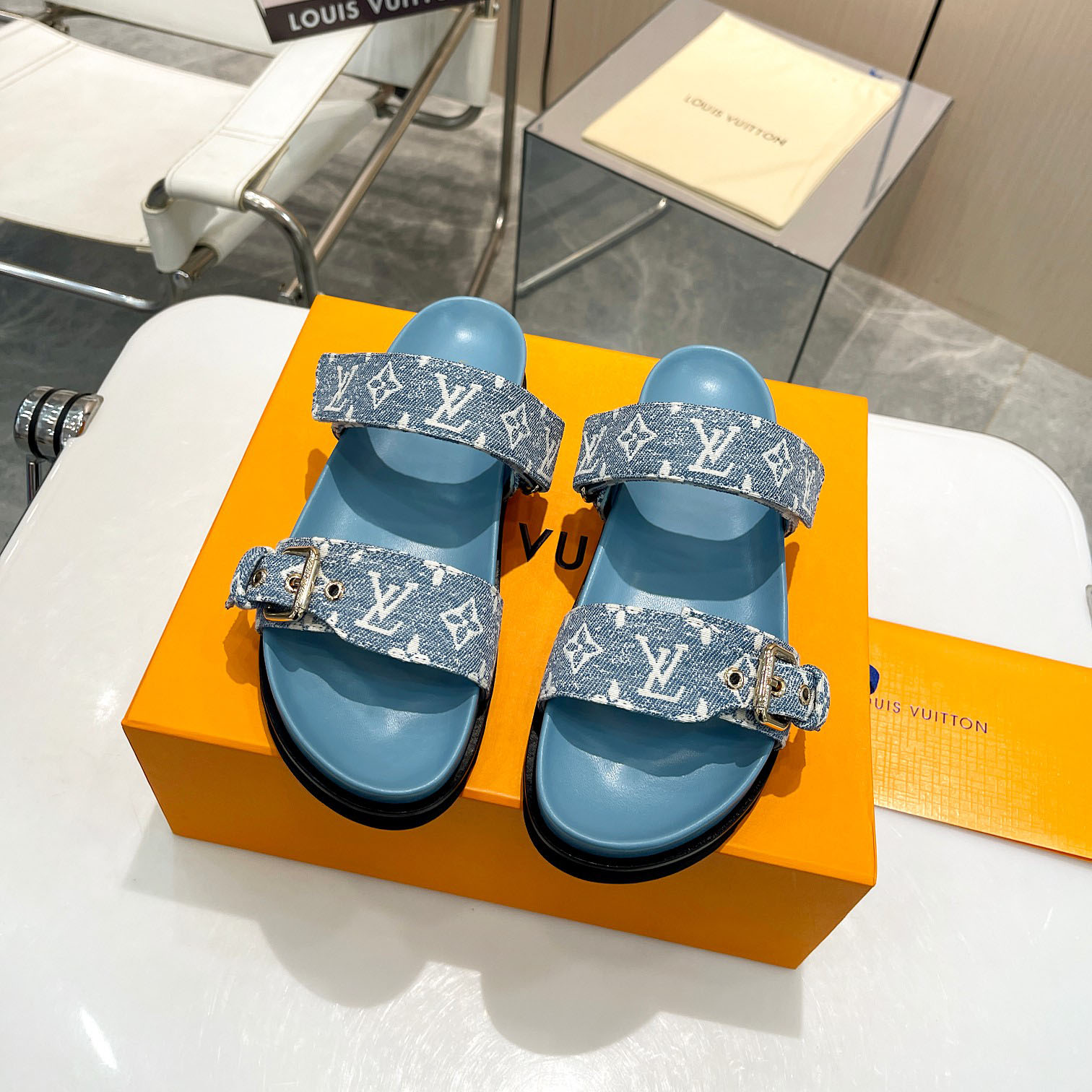 LV Classic Sandals JJ250512