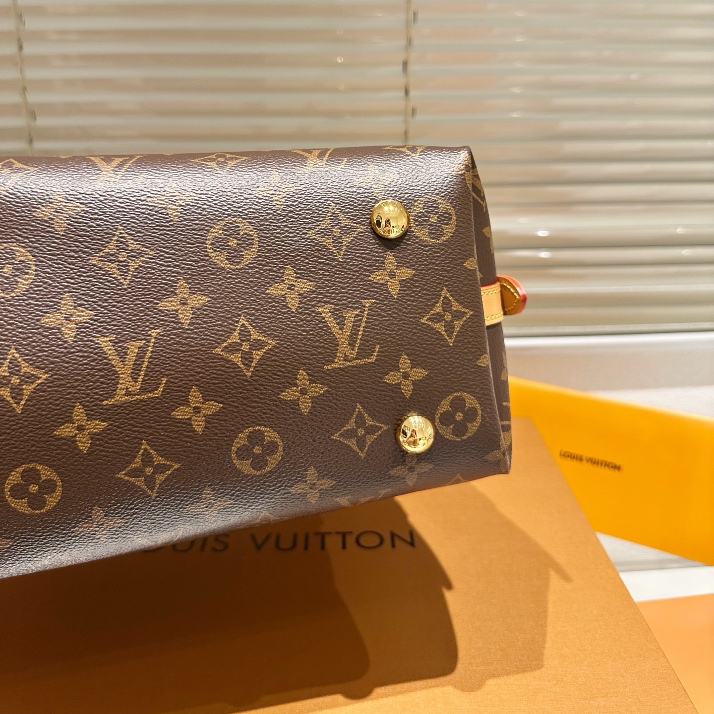 LV  (In-Store Benefit Items)Classic Monogram Carryall PM YV24060407