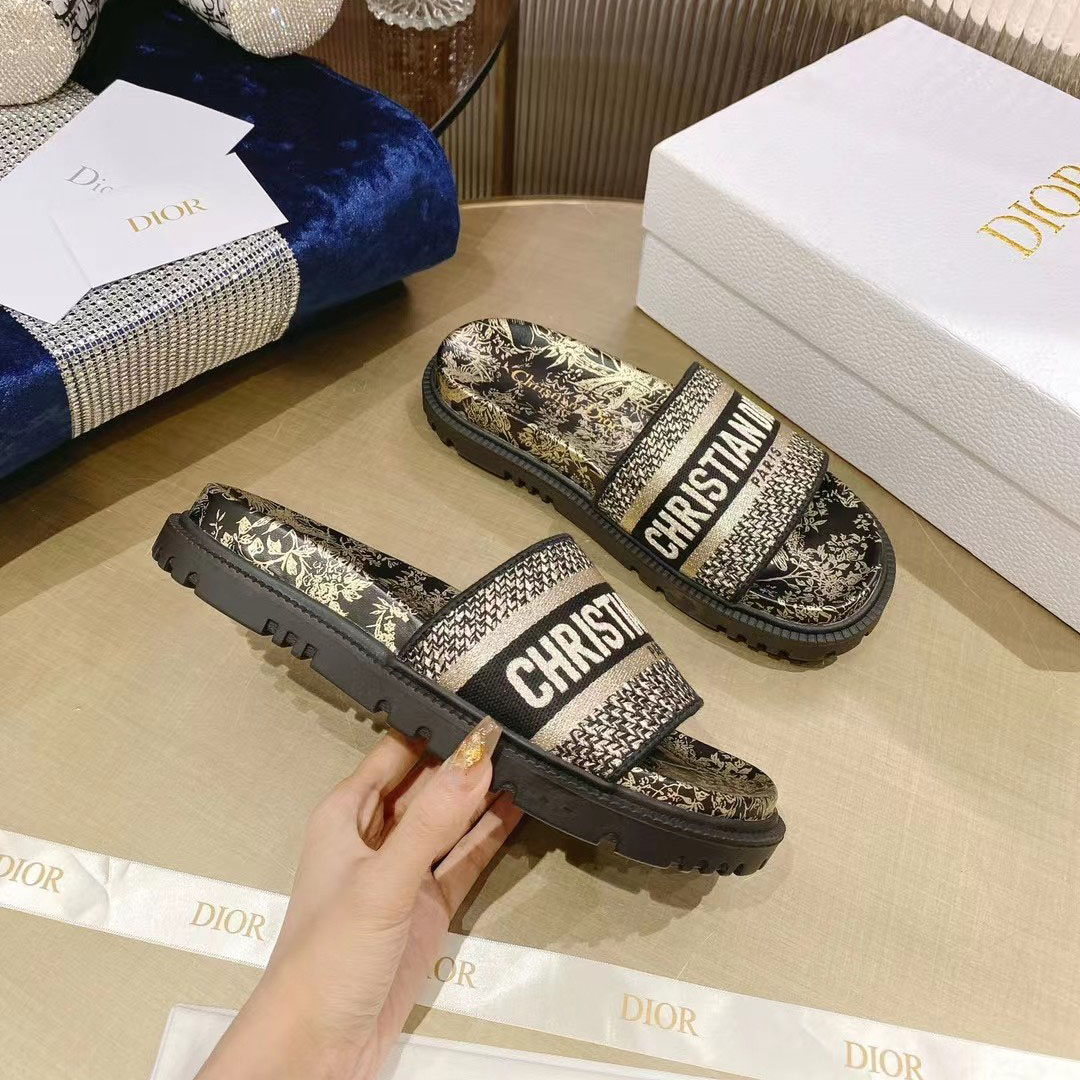 CD 25New Classic Slippers FH250582