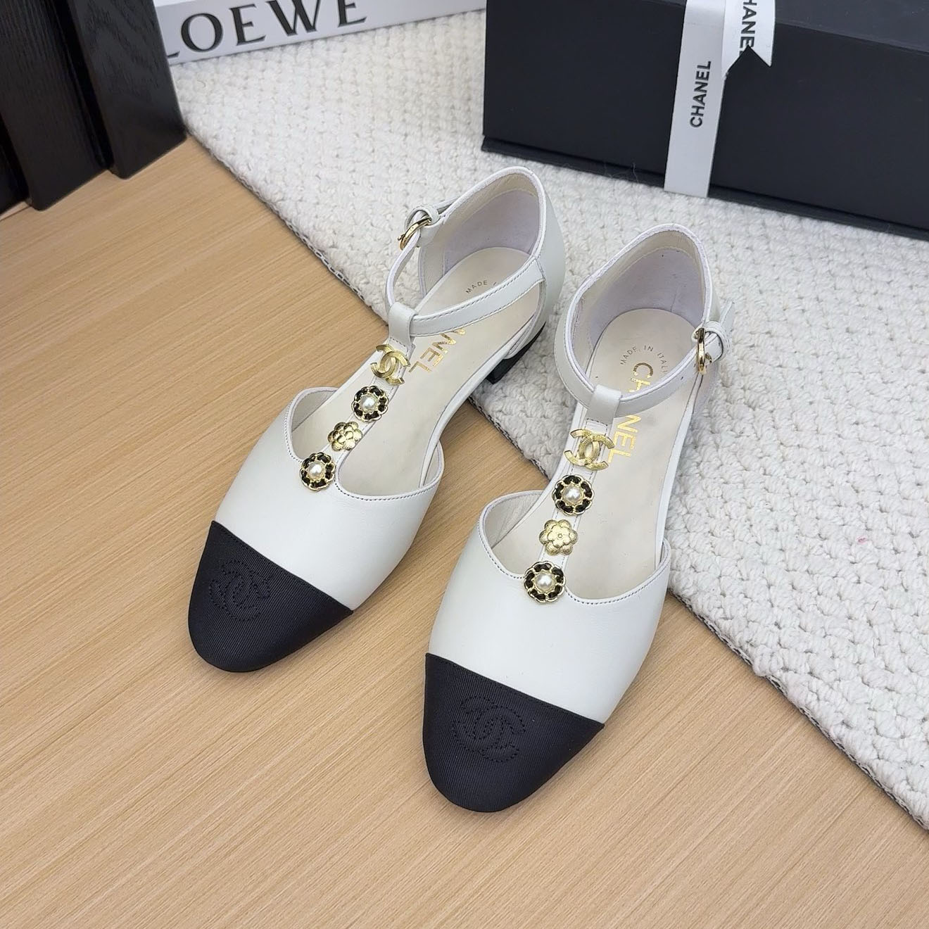 CH New Women’s Flat Sandals FH250576