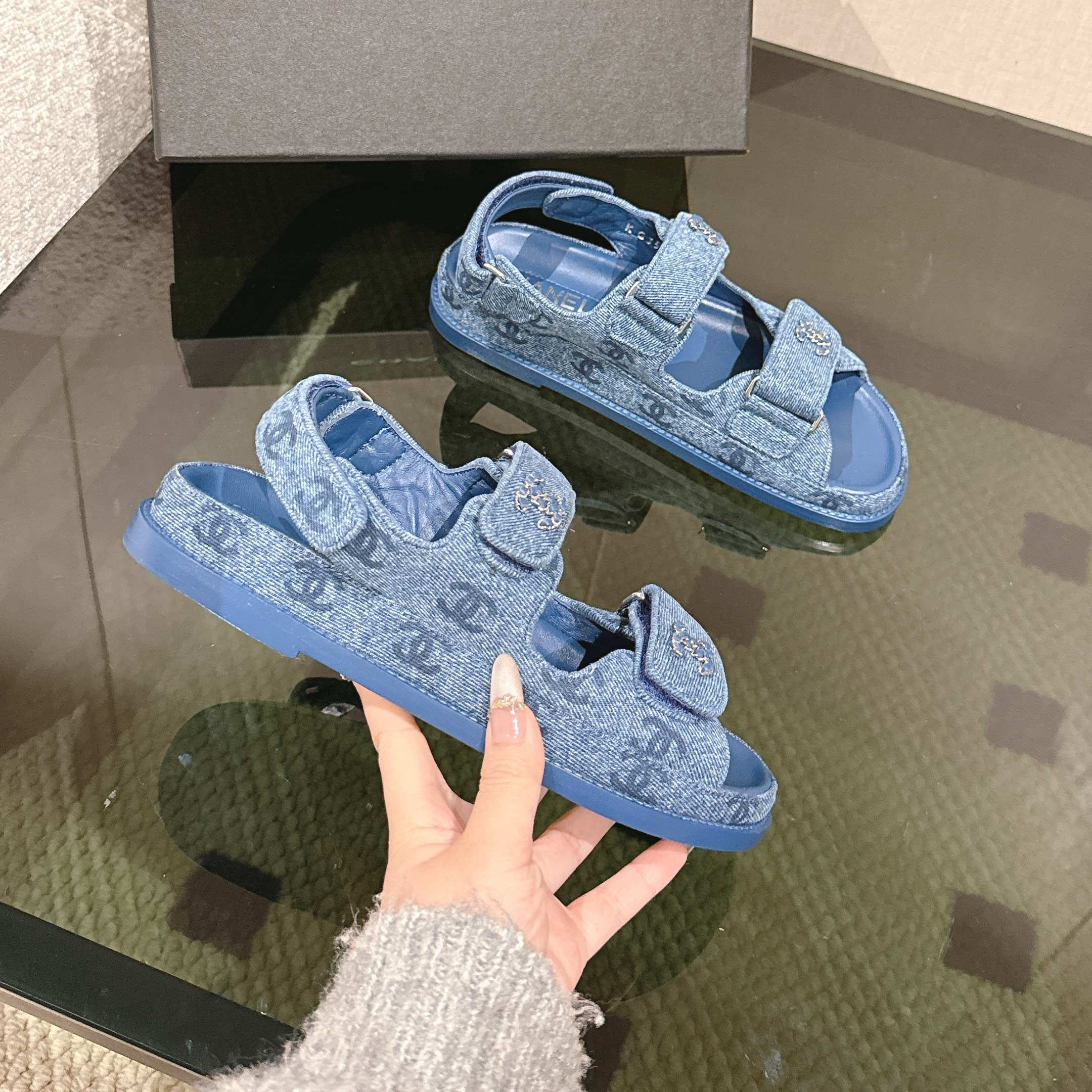 CH New Classics sandals FH250584