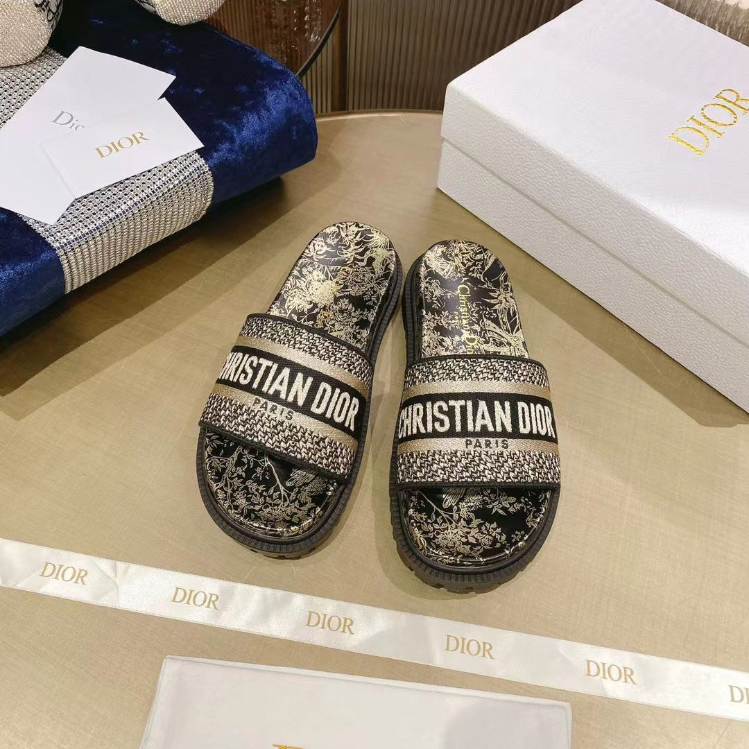 CD 25New Classic Slippers FH250582