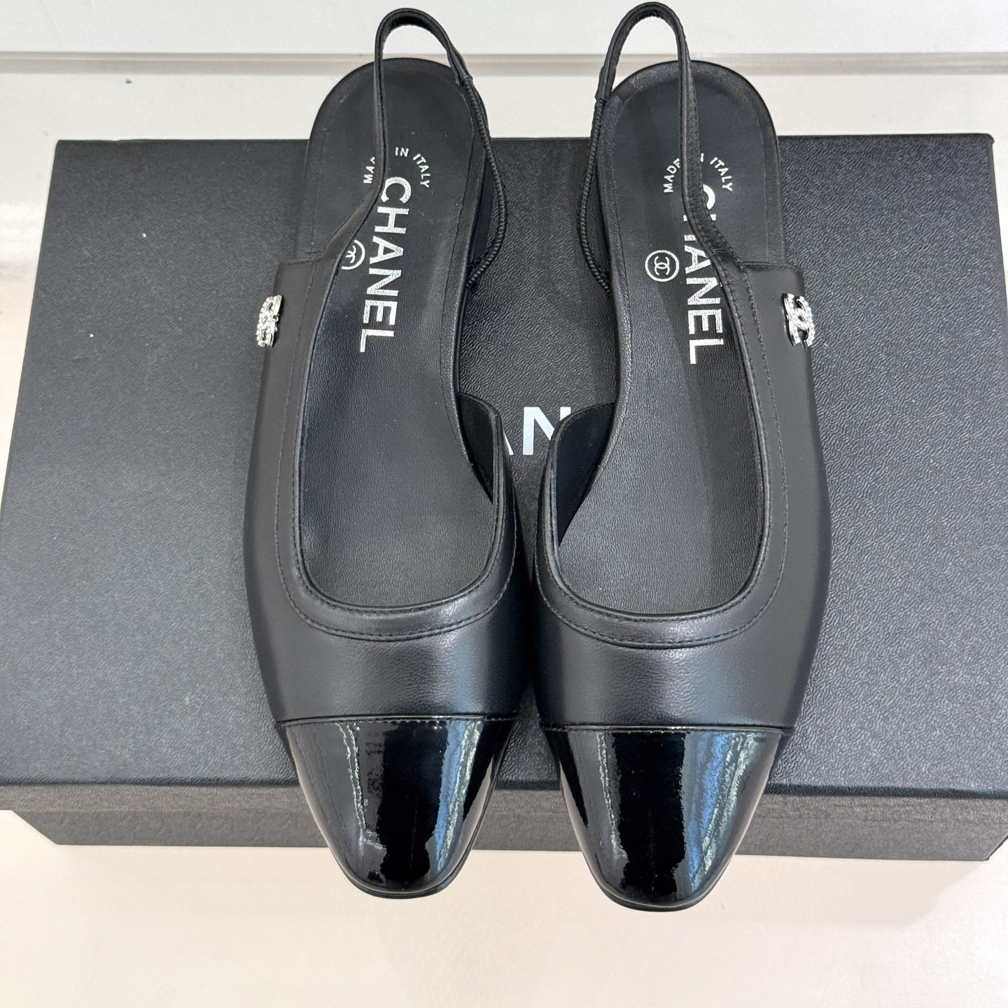 CH Classic Color-Blocked Sandals FH250595