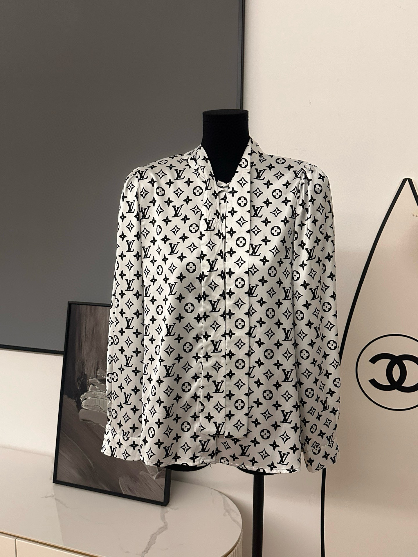 LV Stylish Blouse with Floating Ribbons FZN250526