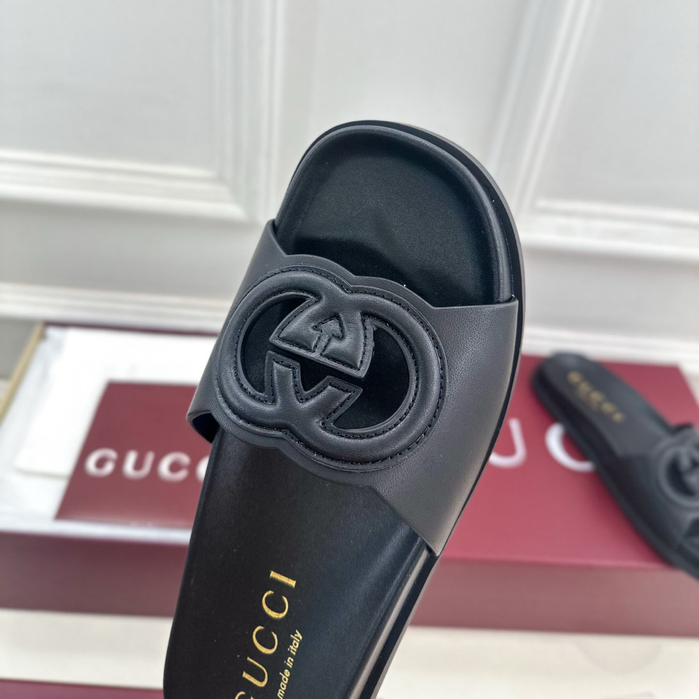 GG Double G Cutout Logo Leather Slippers BV250677