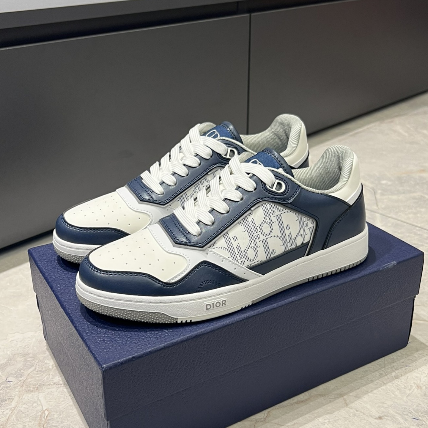 CD  Uptown Low-Top Sneaker YV24061332