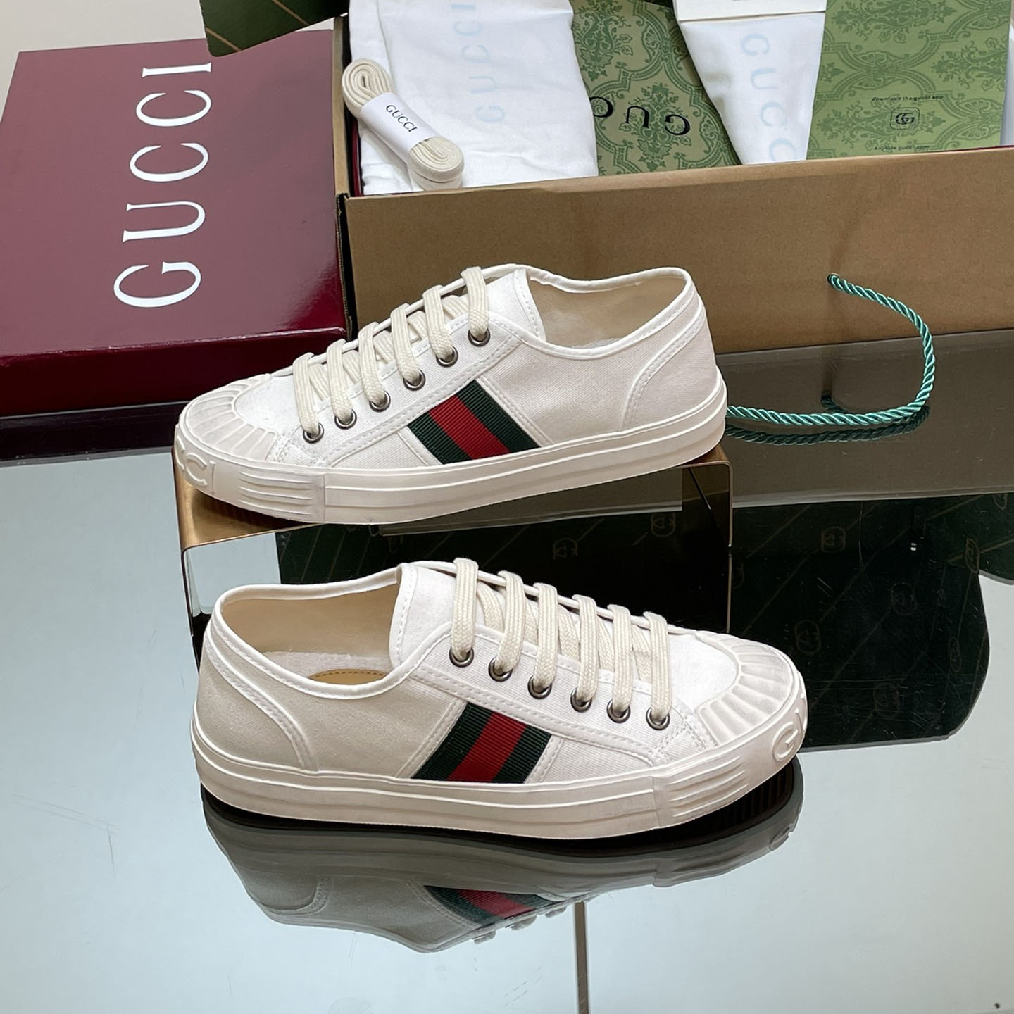 GG 1977 Series Couple Sneakers BV250697