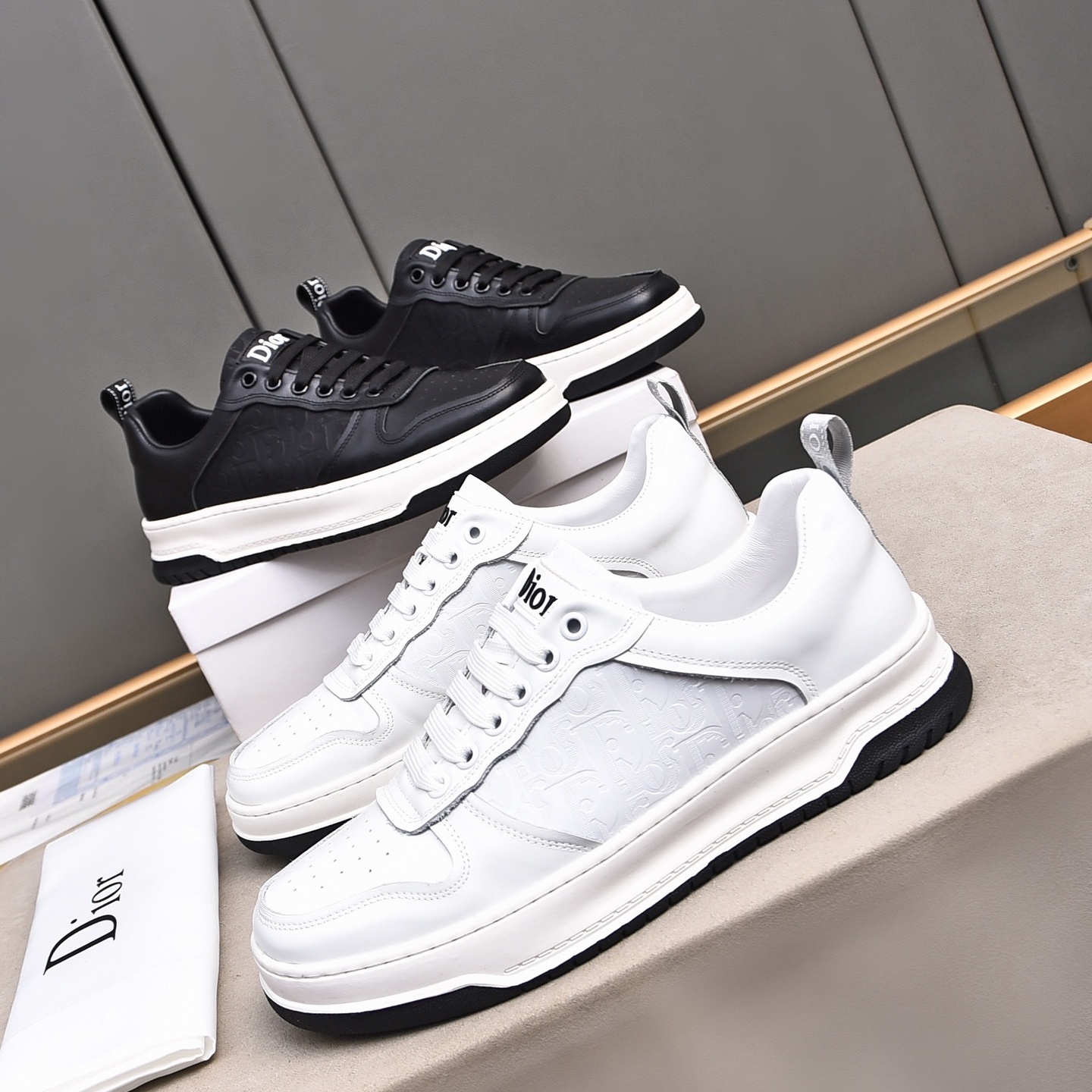 CD Men's Uptown Low-Top Sneaker YV24061320