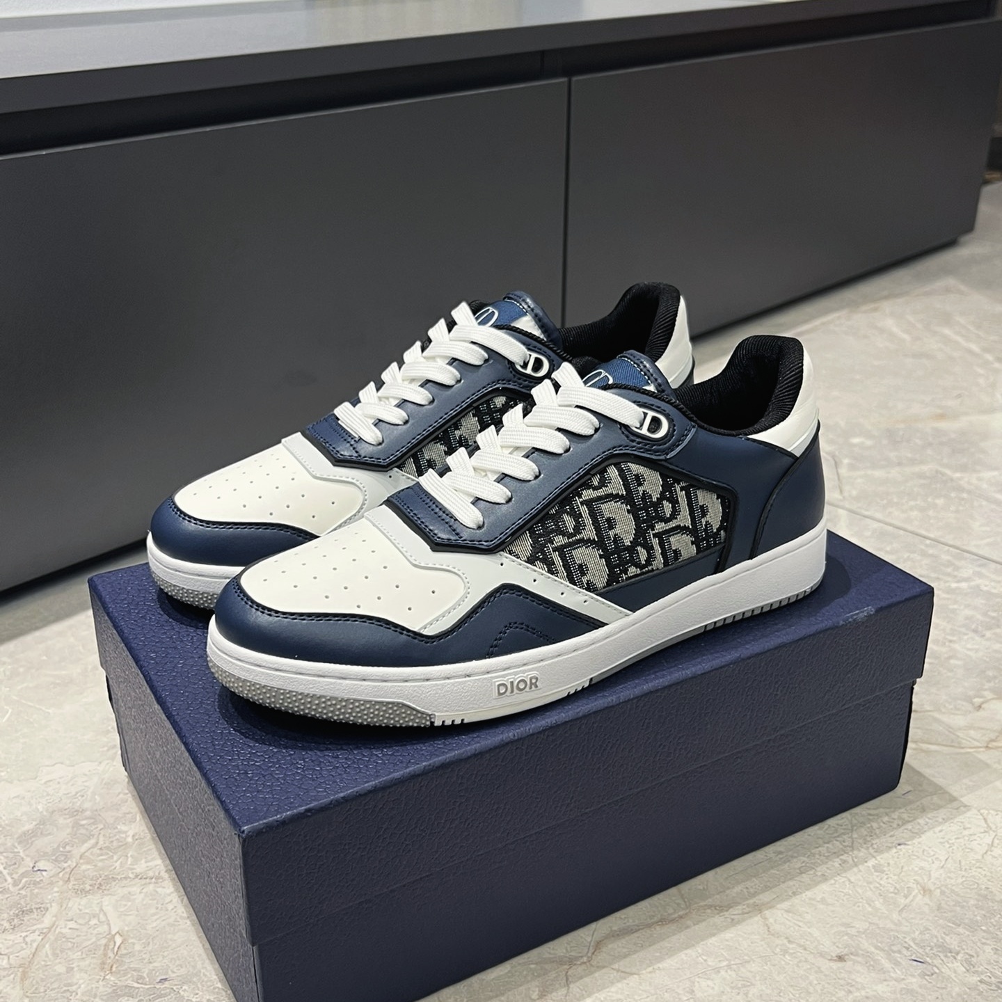 CD  B27 Uptown Low-Top Sneaker YV24061331