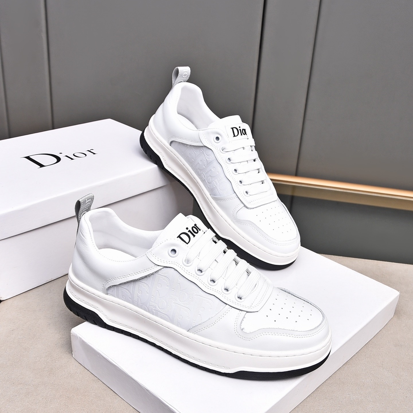 CD Men's Uptown Low-Top Sneaker YV24061320