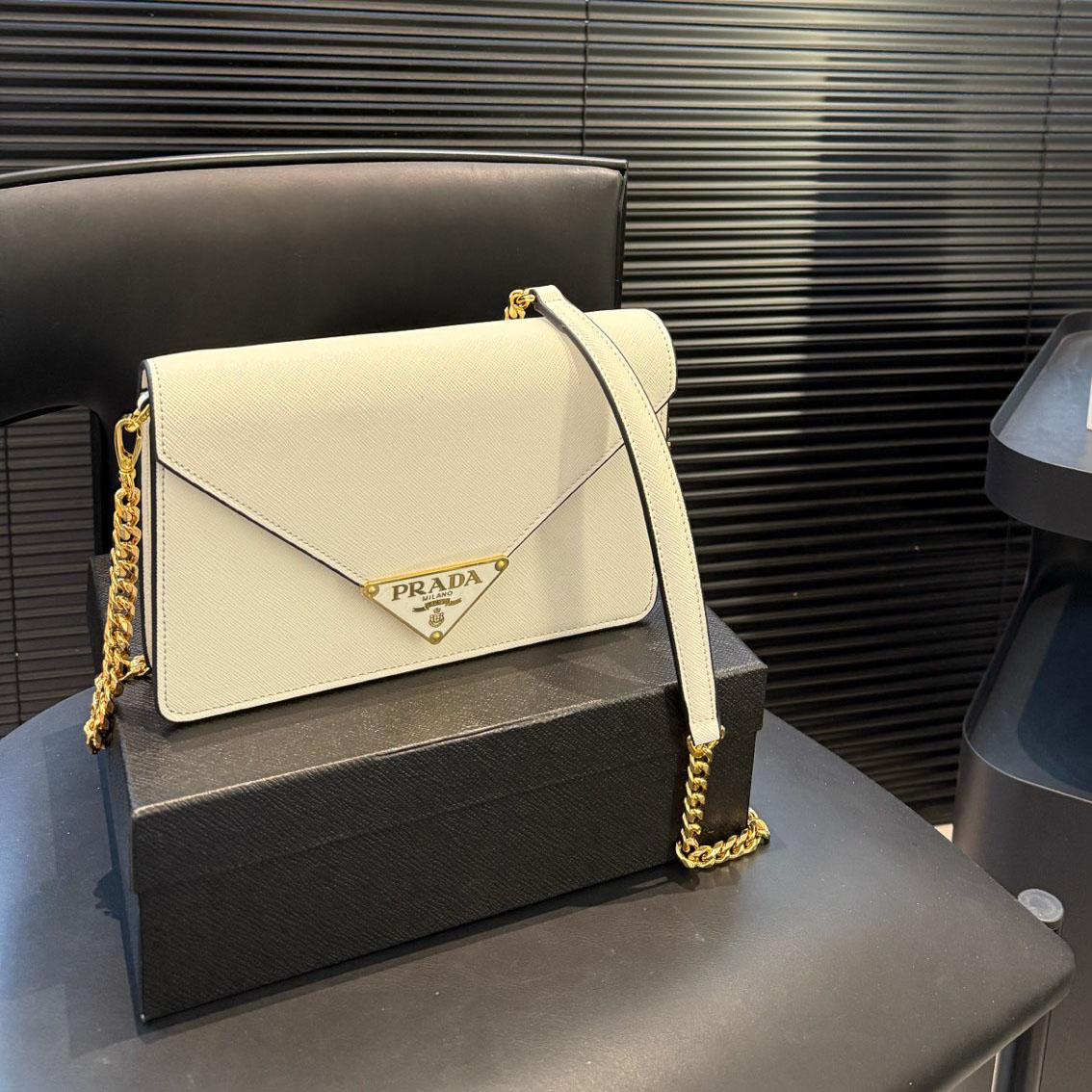 PRA Shoulder Bag Ev25061031