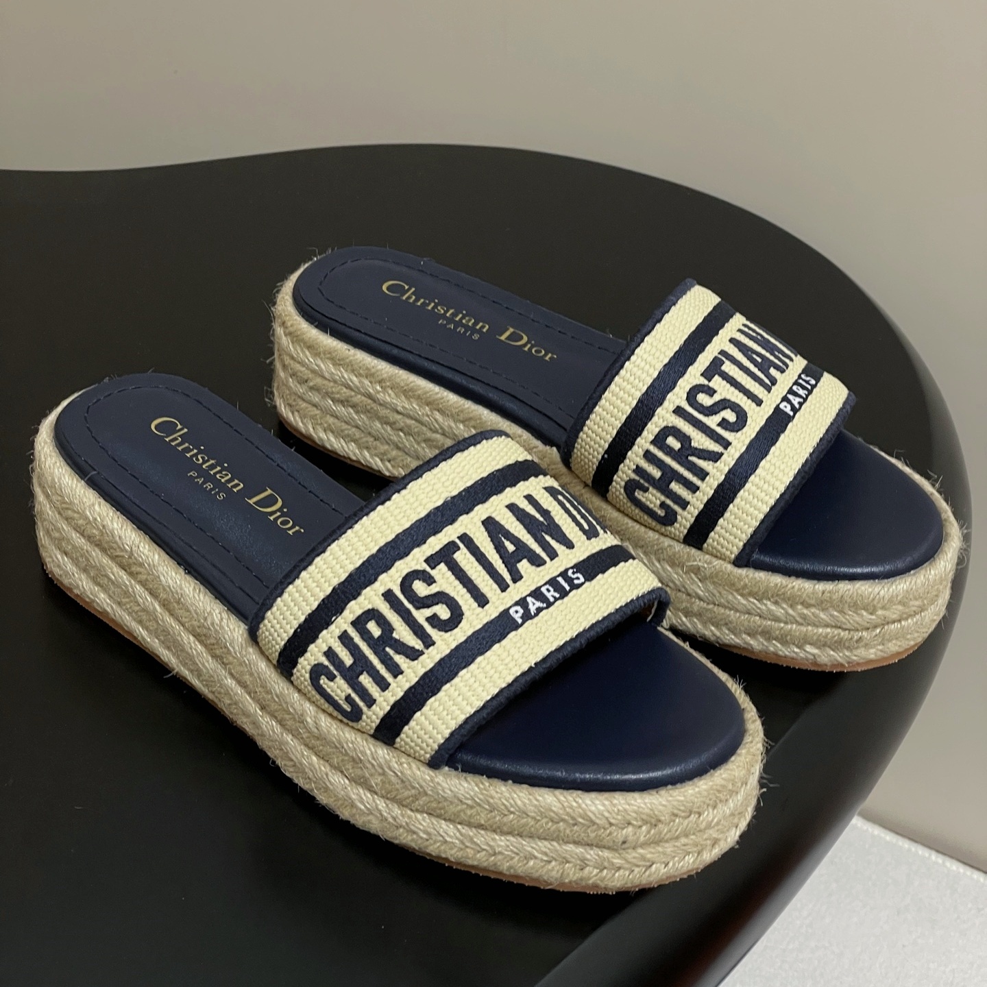 CD Dway Platform Slide YV24061428