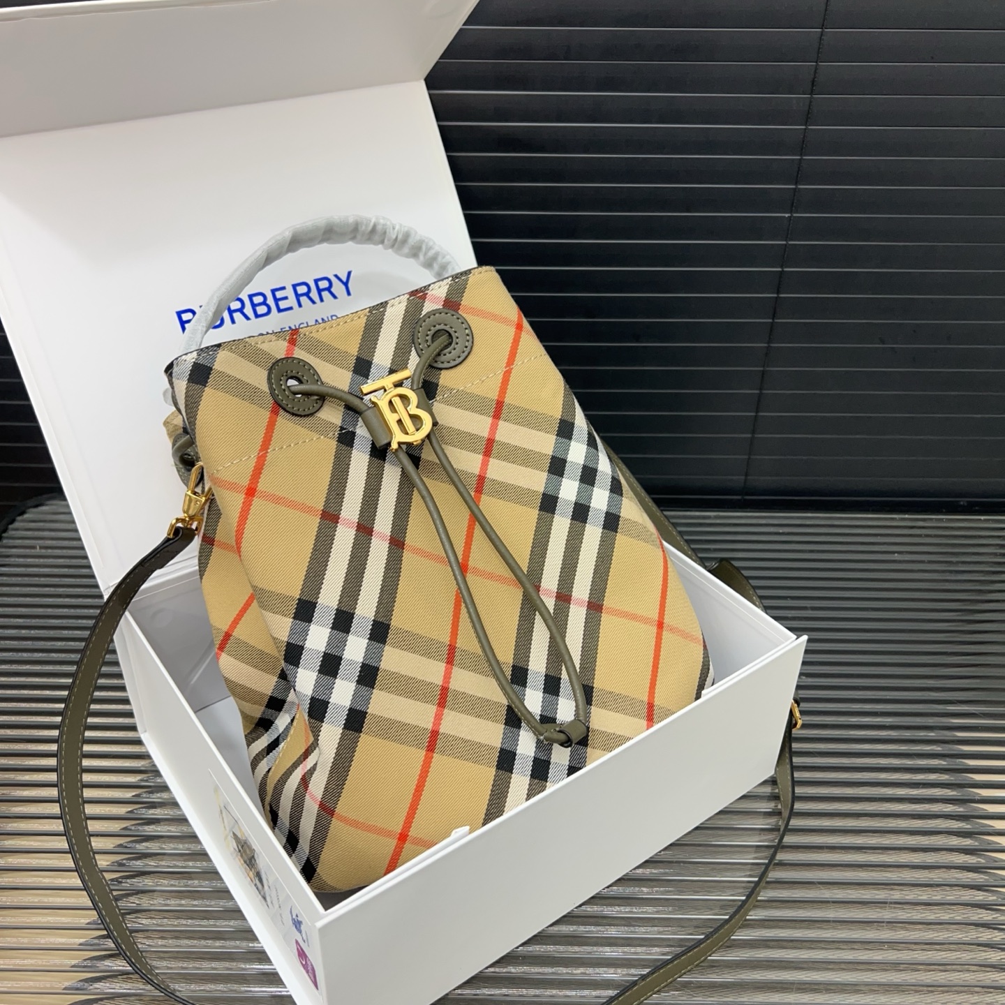 Bur Classic Checkered Shoulder Bag Ev25061117