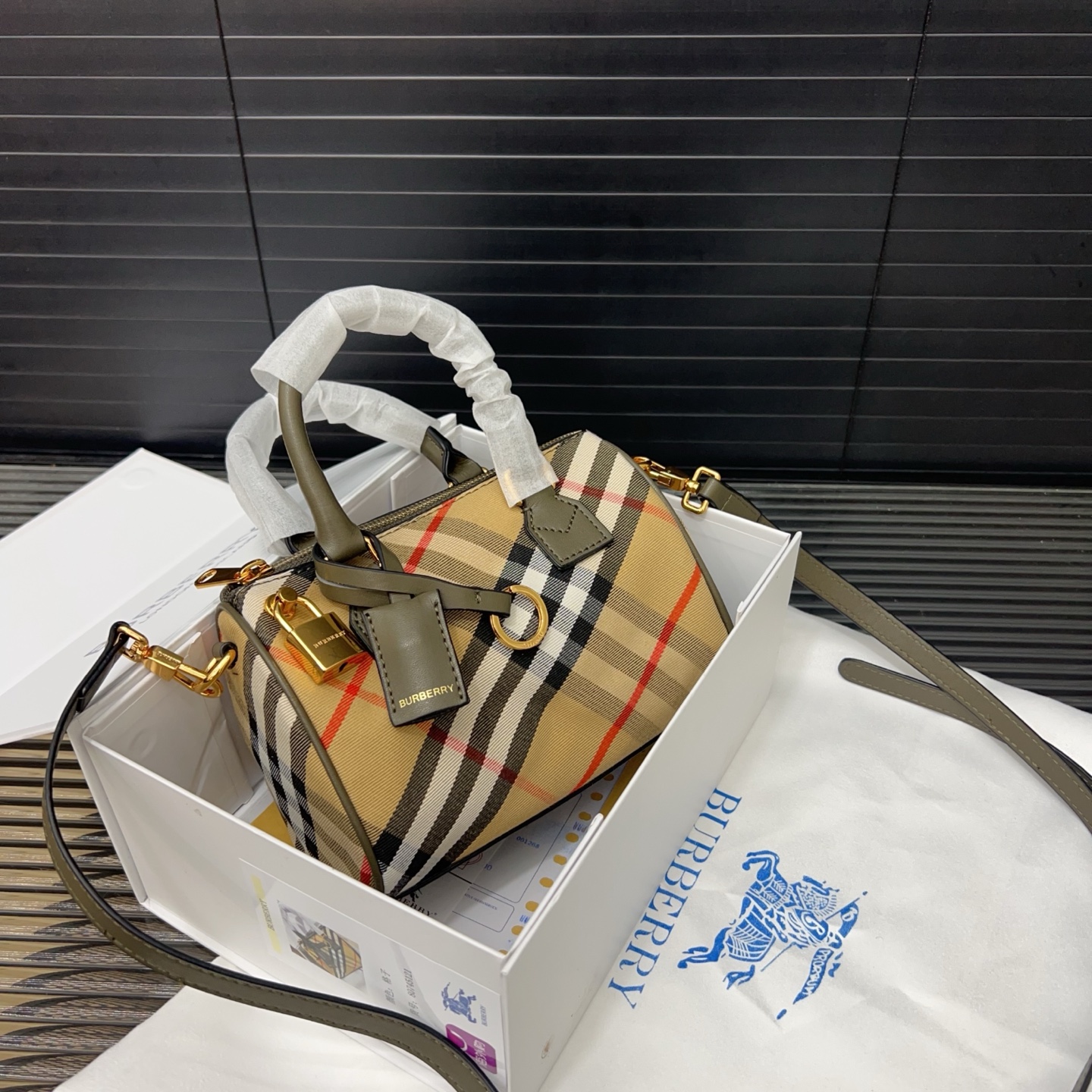 Bur Classic Striped Crossbody Bag Ev25061116