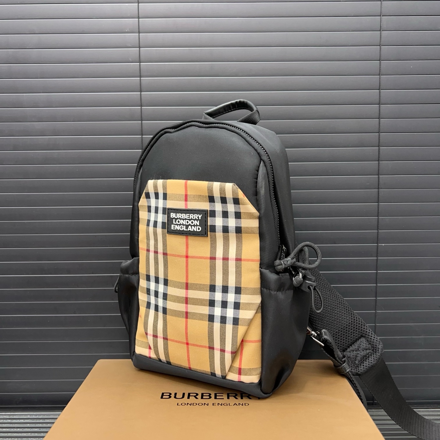 Bur Classic Fashion Chest Bag Ev25061161