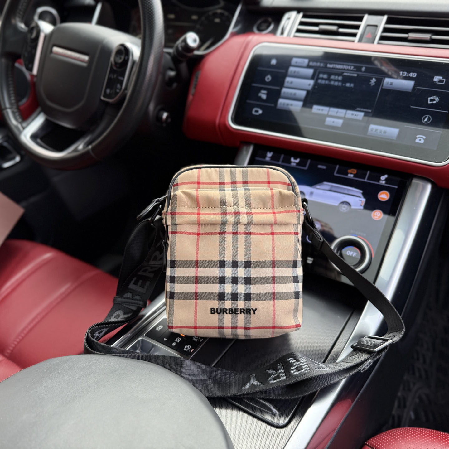 Bur Classic Shoulder Bag Ev25061148