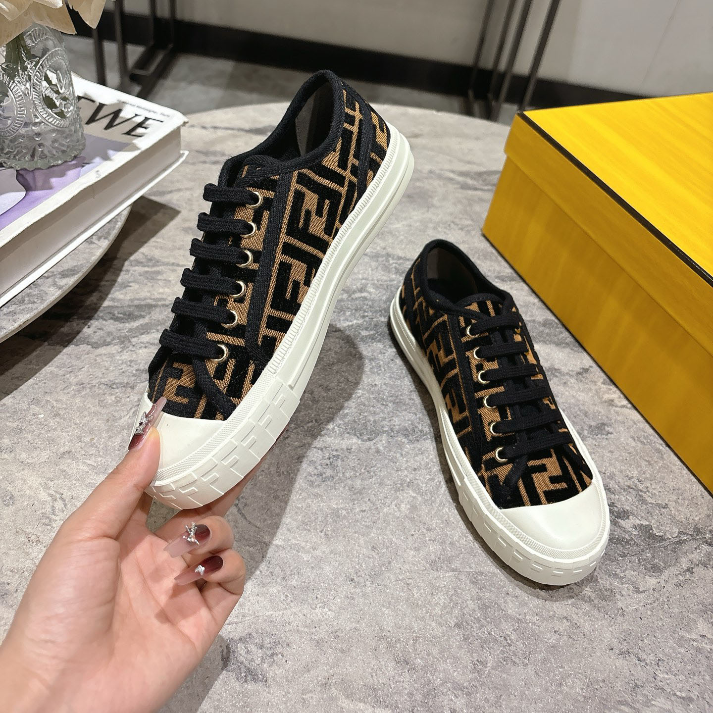 FD 25New Flat Casual Sports Shoes Ev25061228