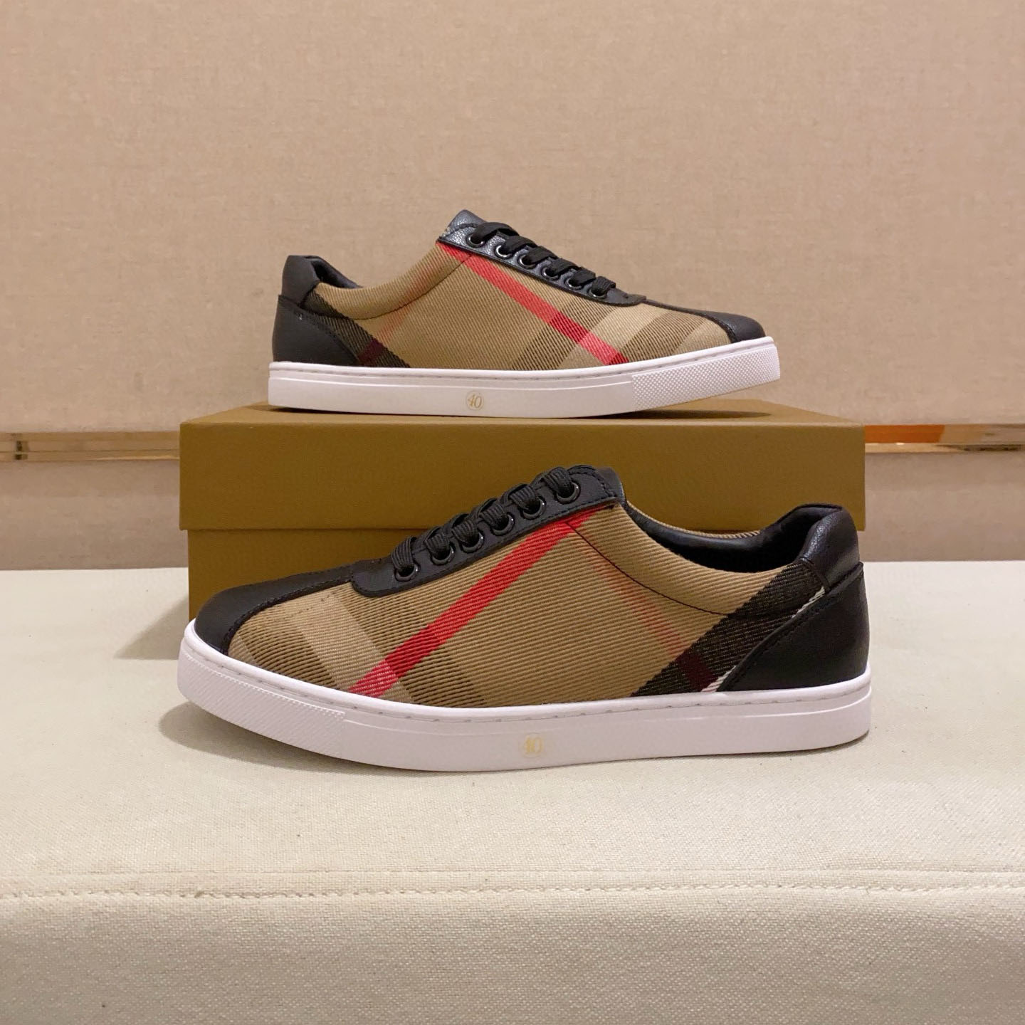 Bur Classic Low-Top Sneakers Ev25061219