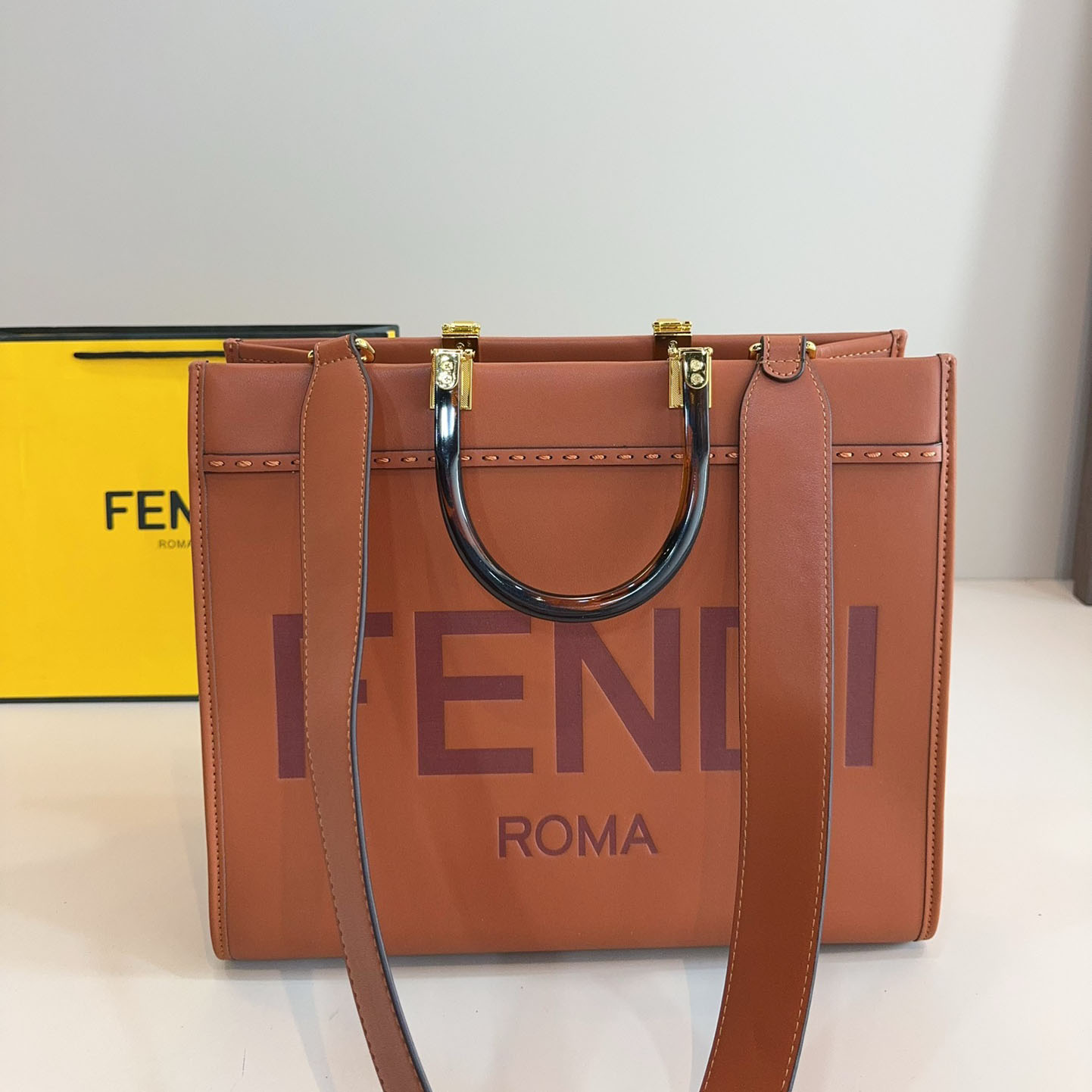 FD Classic Large Tote Bag Ev25061253