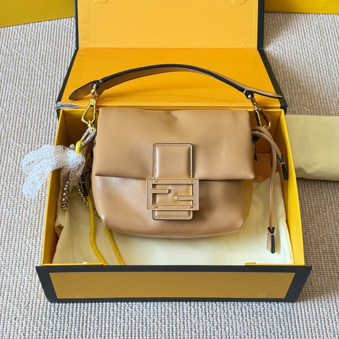 FD Mamma Shoulder Bag Ev25061238