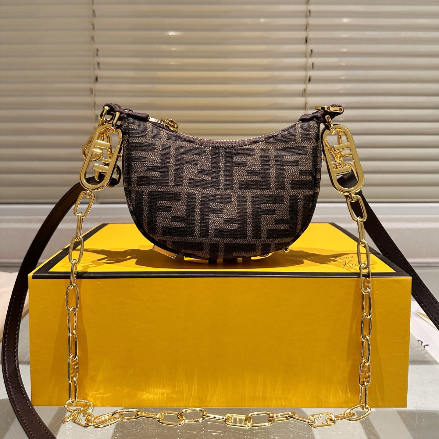 FD Graphy Shoulder Bag Ev25061248