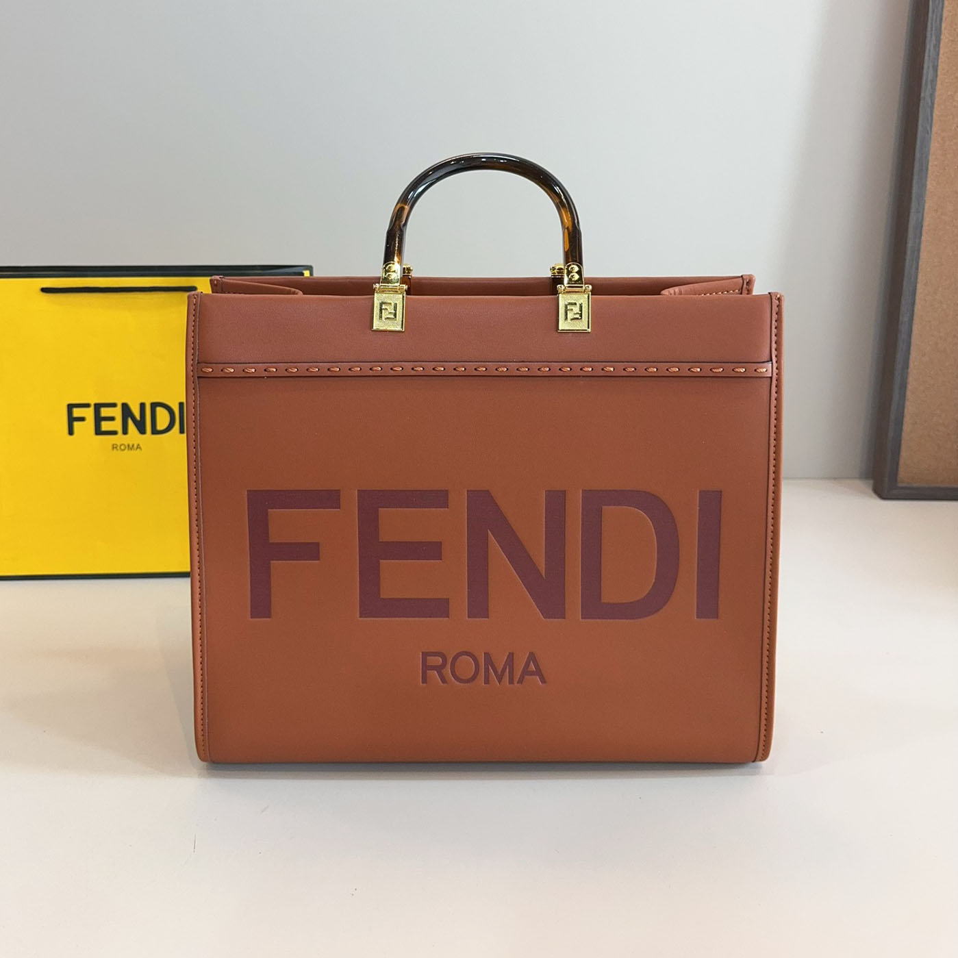 FD Classic Large Tote Bag Ev25061253