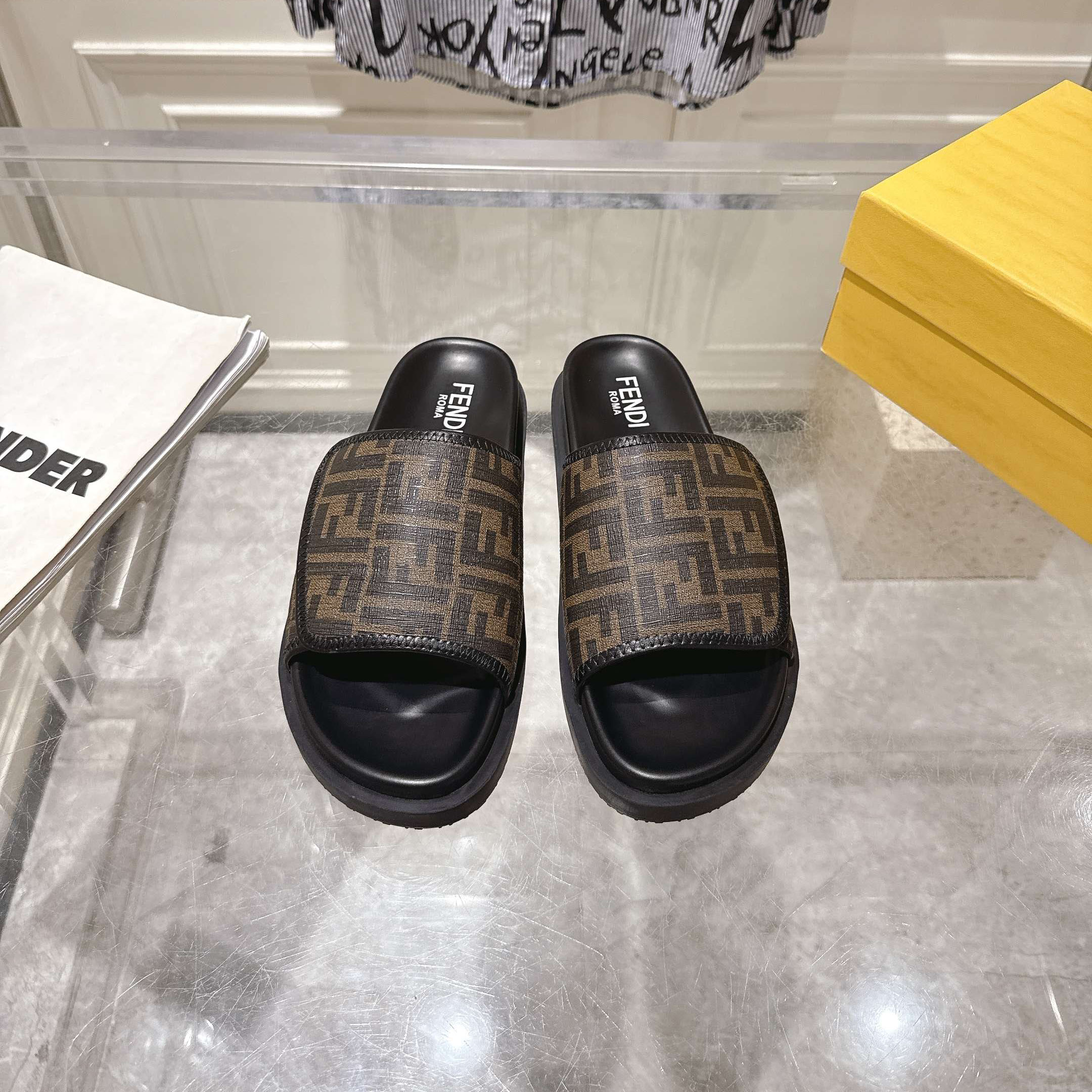 FD Casual Slippers Lh25061392