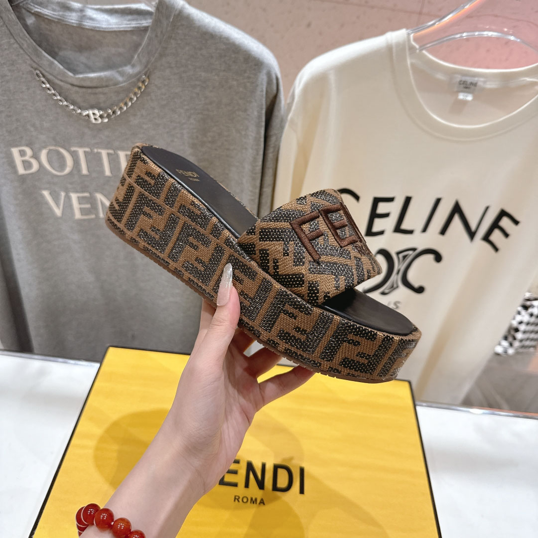 FD New Arrival: Ladies Sandals Lh25061381