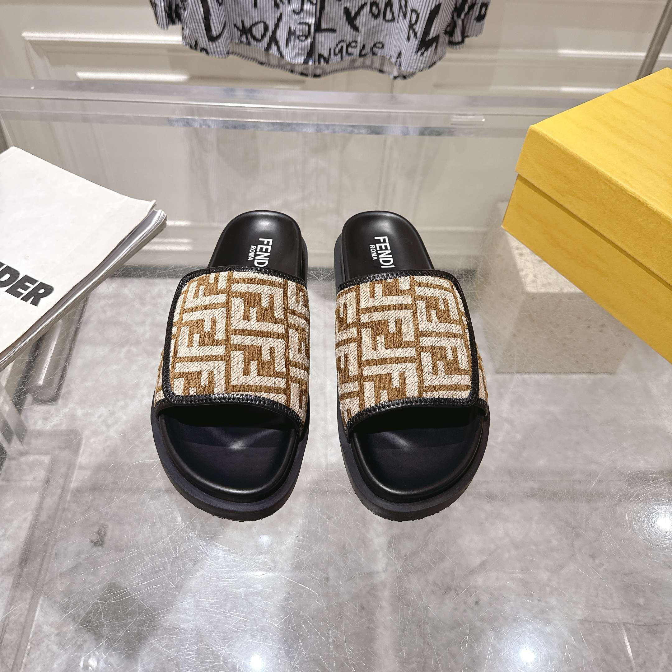 FD Casual Slippers Lh25061393