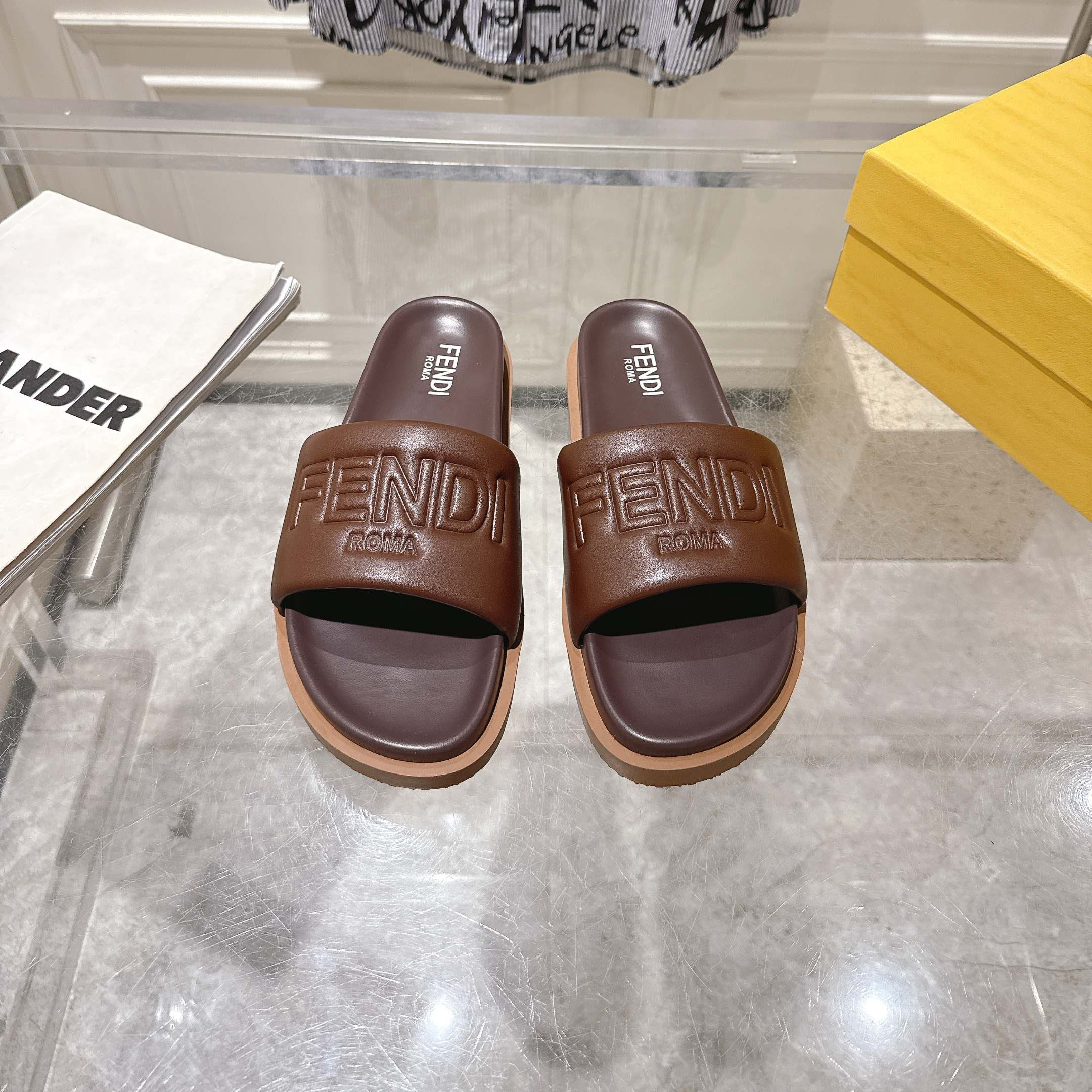 FD Casual Slippers Lh25061396