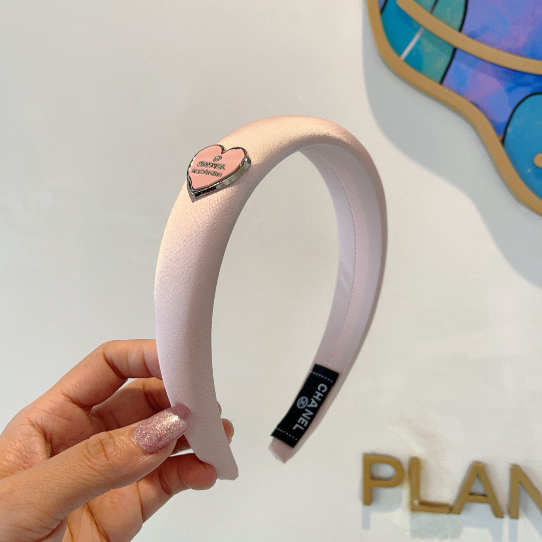 CH Love Heart Headband Lh25061332