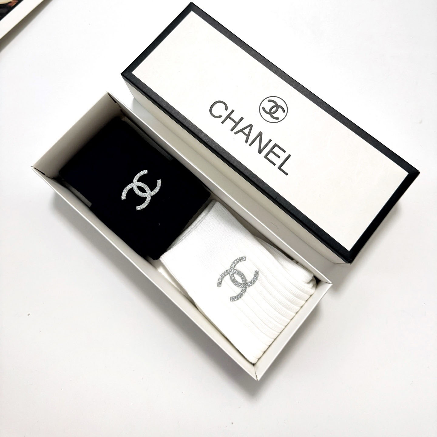 CH Fashion Mid-Calf Socks Lh25061371